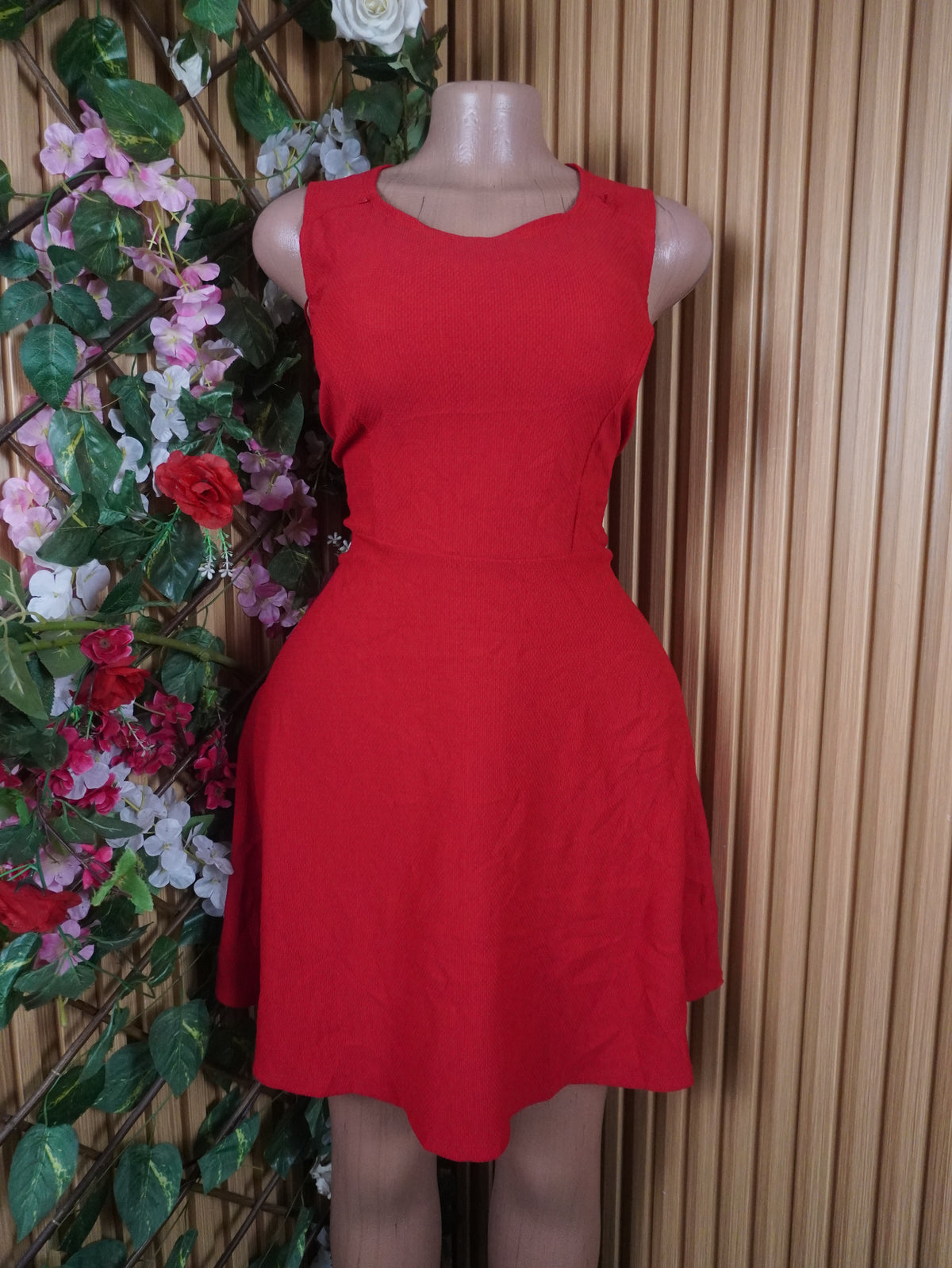 Robe évasée sans manches décolletée-M