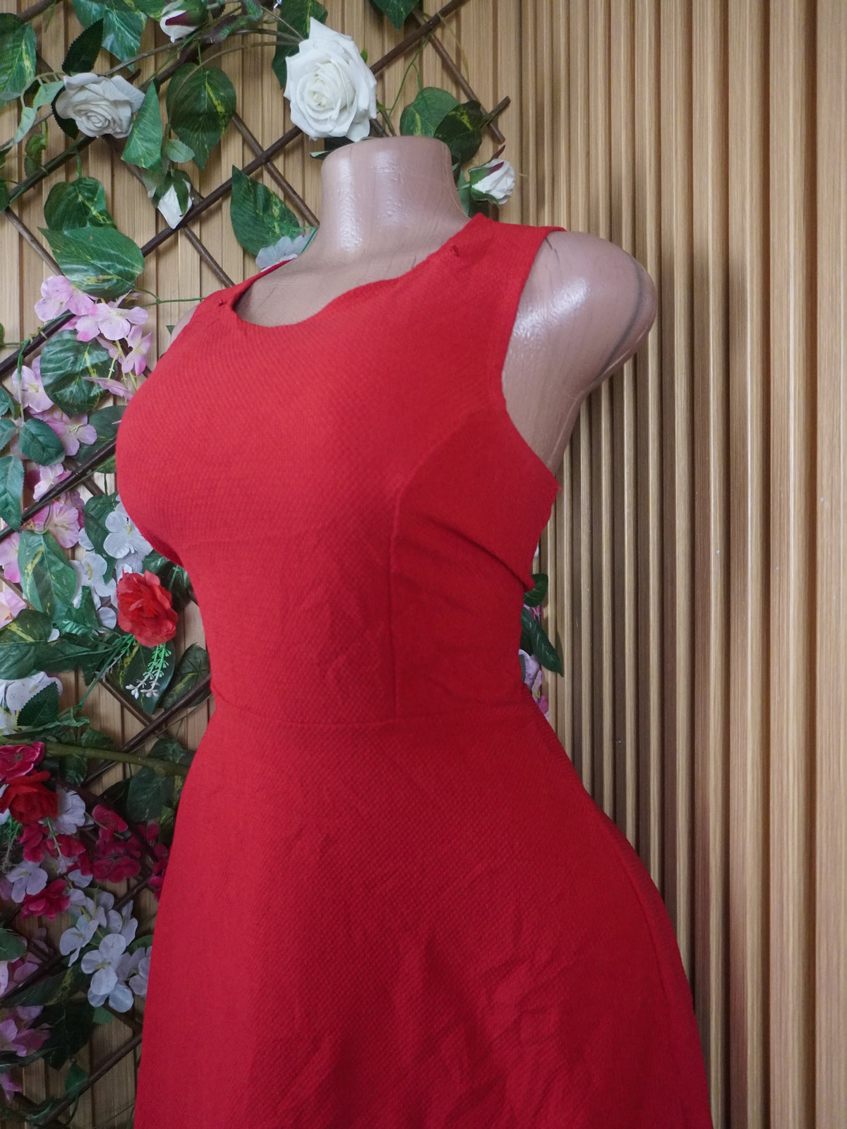 Robe évasée sans manches décolletée-M