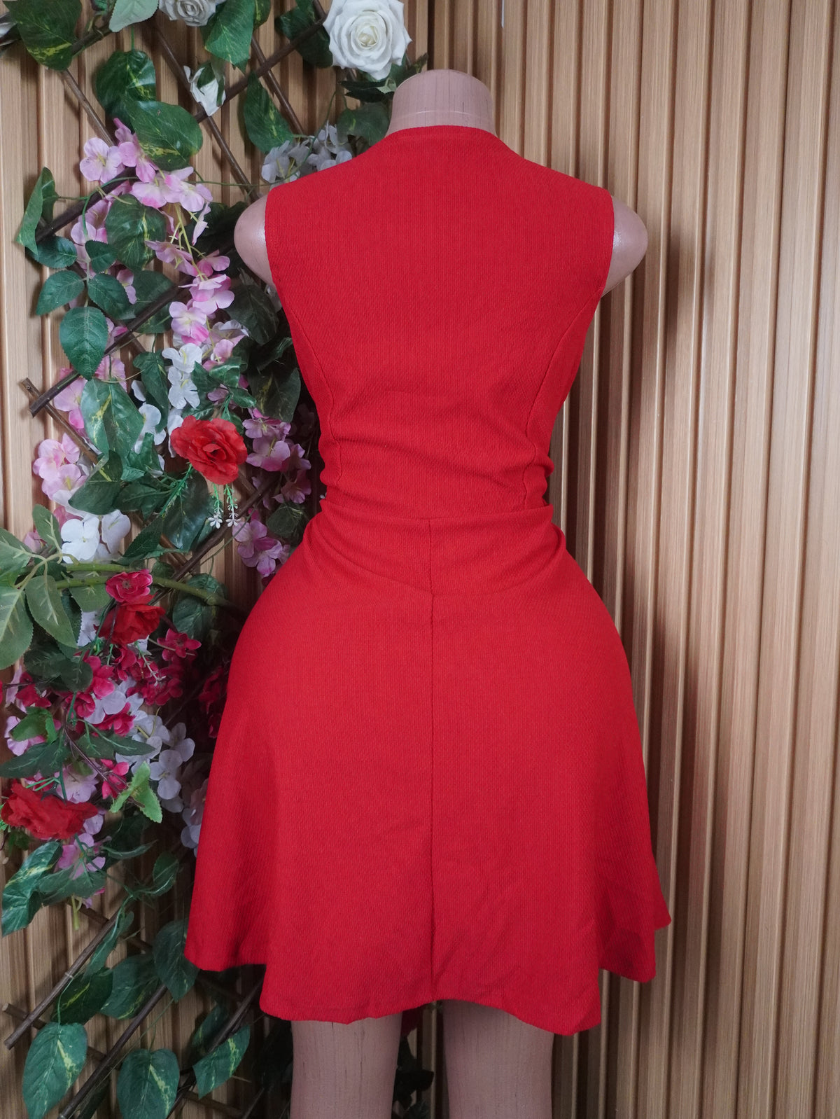 Robe évasée sans manches décolletée-M