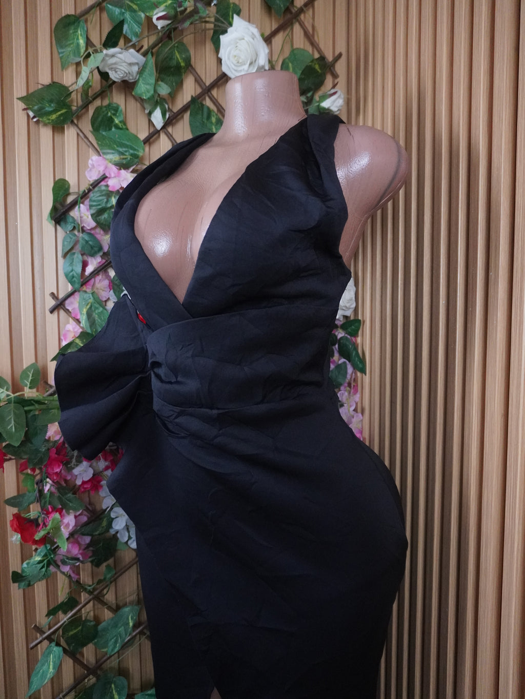 Robe moulante stylée  sans manches décolletée-S