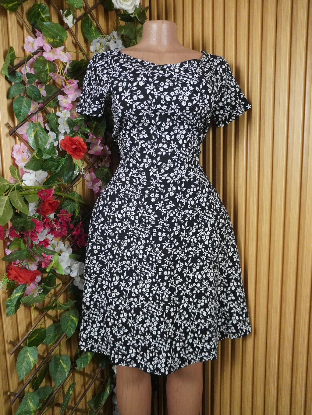 Robe évasée manches courtes imprimée fleurie décollétée-M