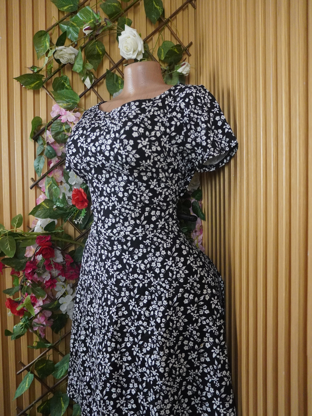 Robe évasée manches courtes imprimée fleurie décollétée-M