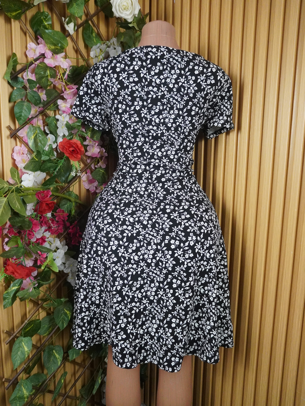 Robe évasée manches courtes imprimée fleurie décollétée-M