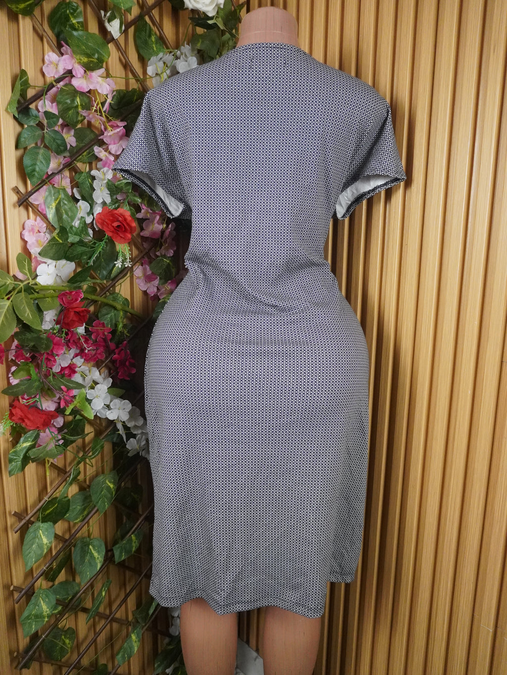 Robe droite manches courtes décolletée-L