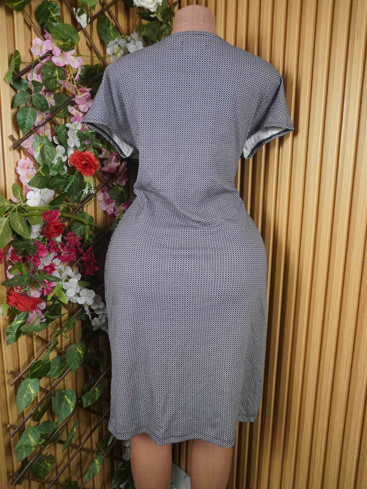 Robe droite manches courtes décolletée-L