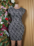 Robe moulante sans manches col rond-M