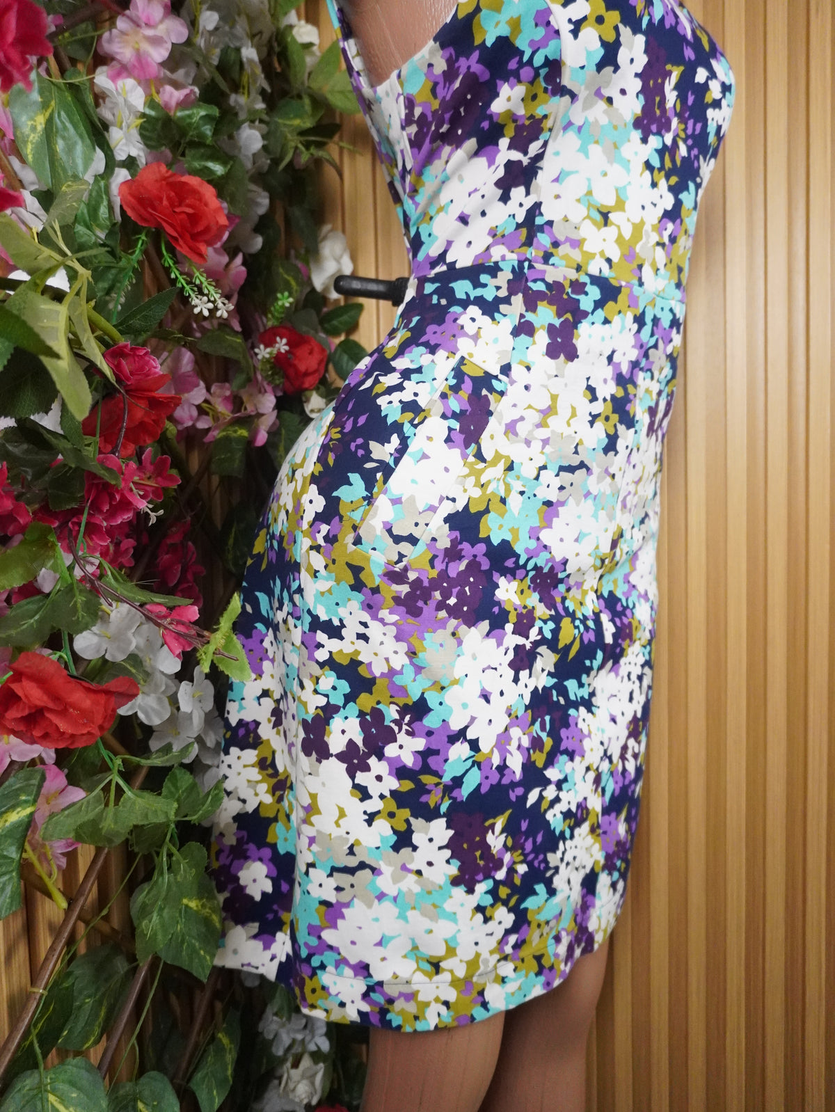 Robe moulante slim sans manches motif fleiri-M