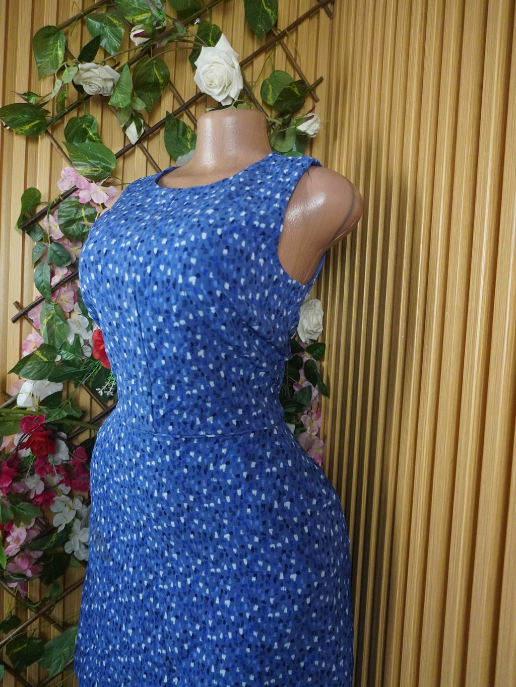 Robe moulante sans manches décolletée-S