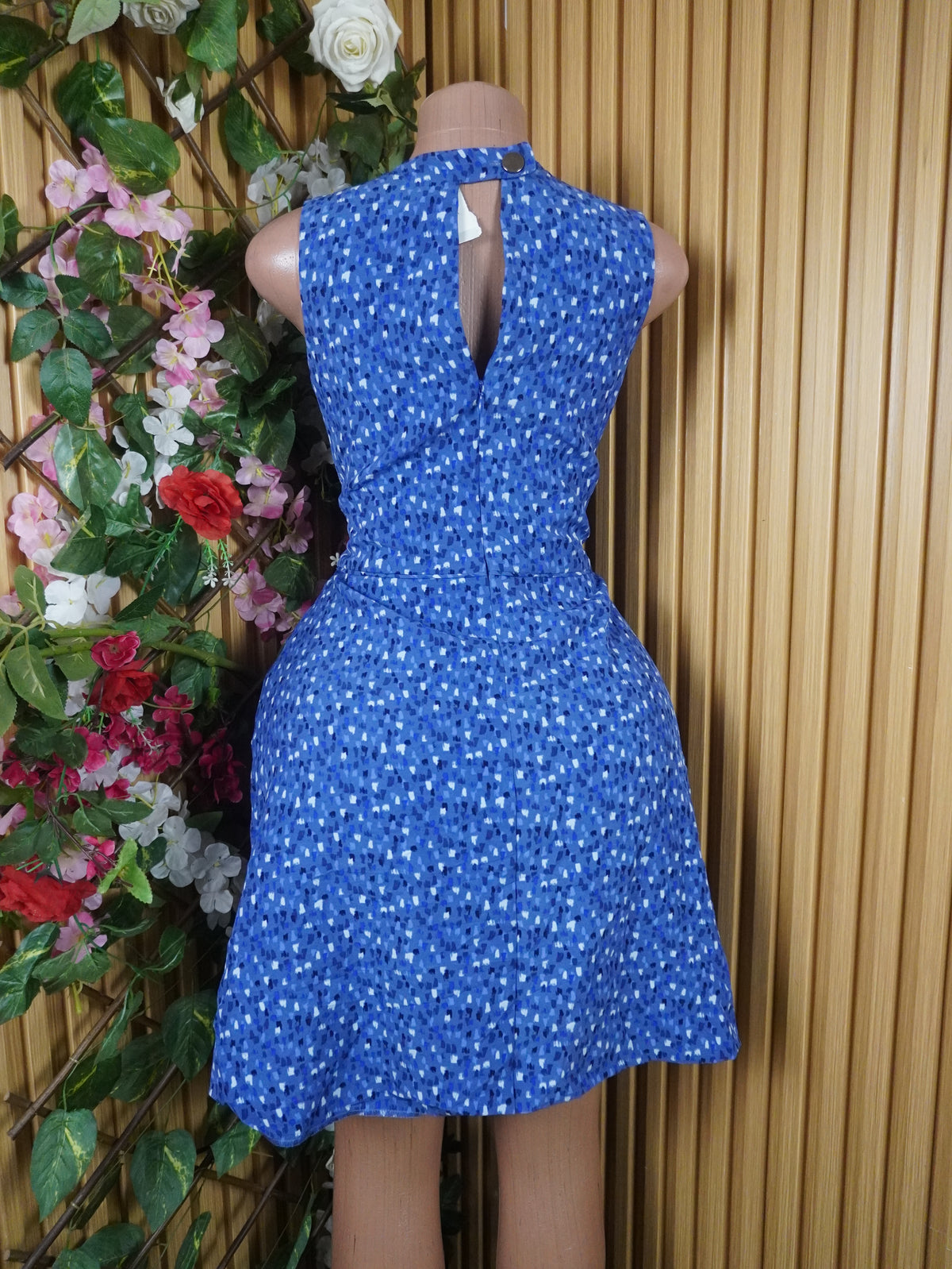 Robe moulante sans manches décolletée-S