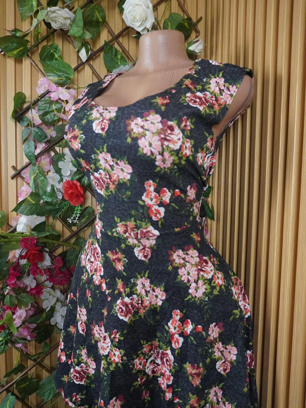 Robe évasée sans manches imprim&e fleurie-M