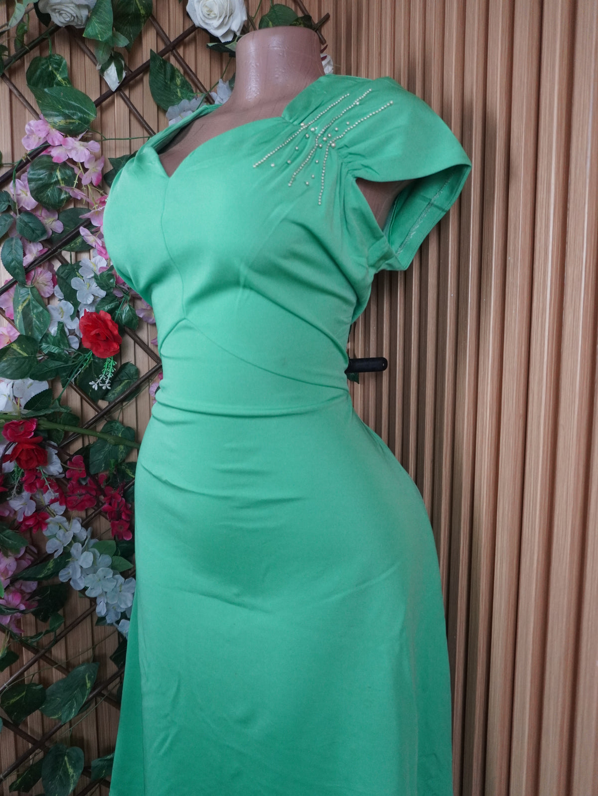Robe évasée mi-longue manches courtes décolletée-L