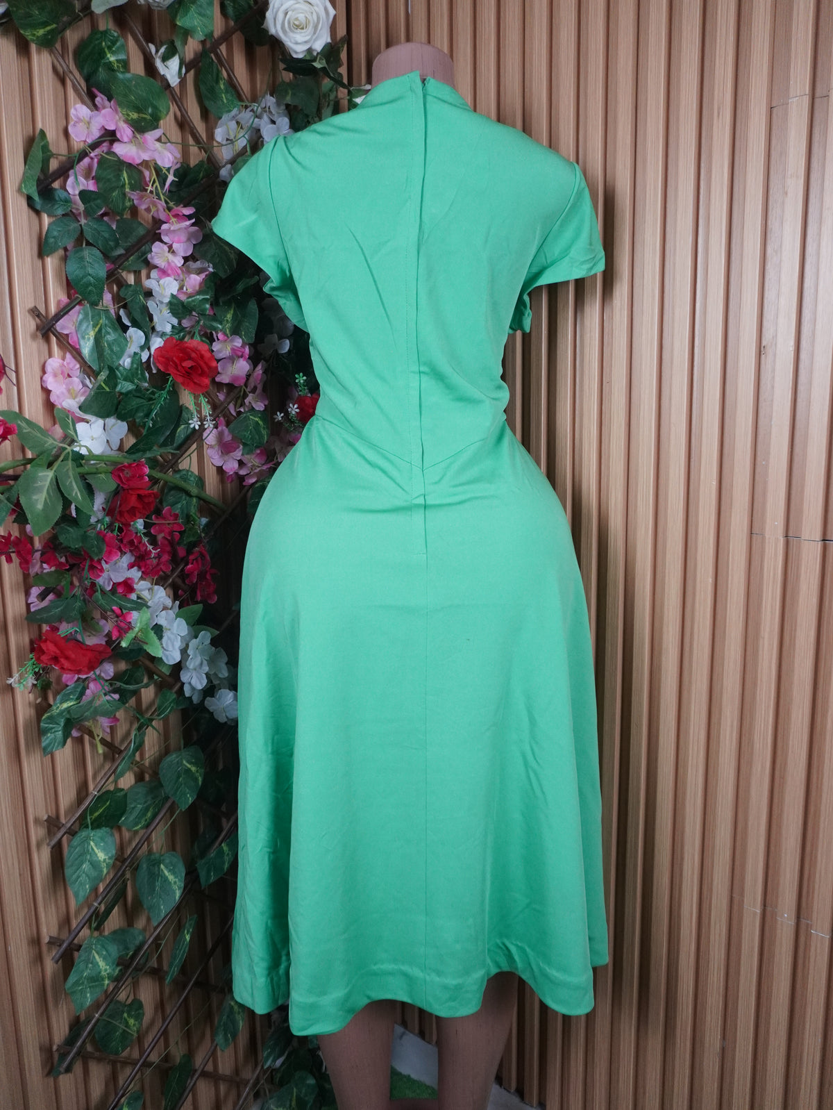 Robe évasée mi-longue manches courtes décolletée-L