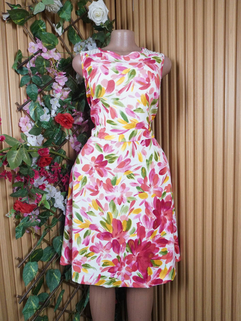 Robe évasée sans manches imprimée fleurie décolletée-L