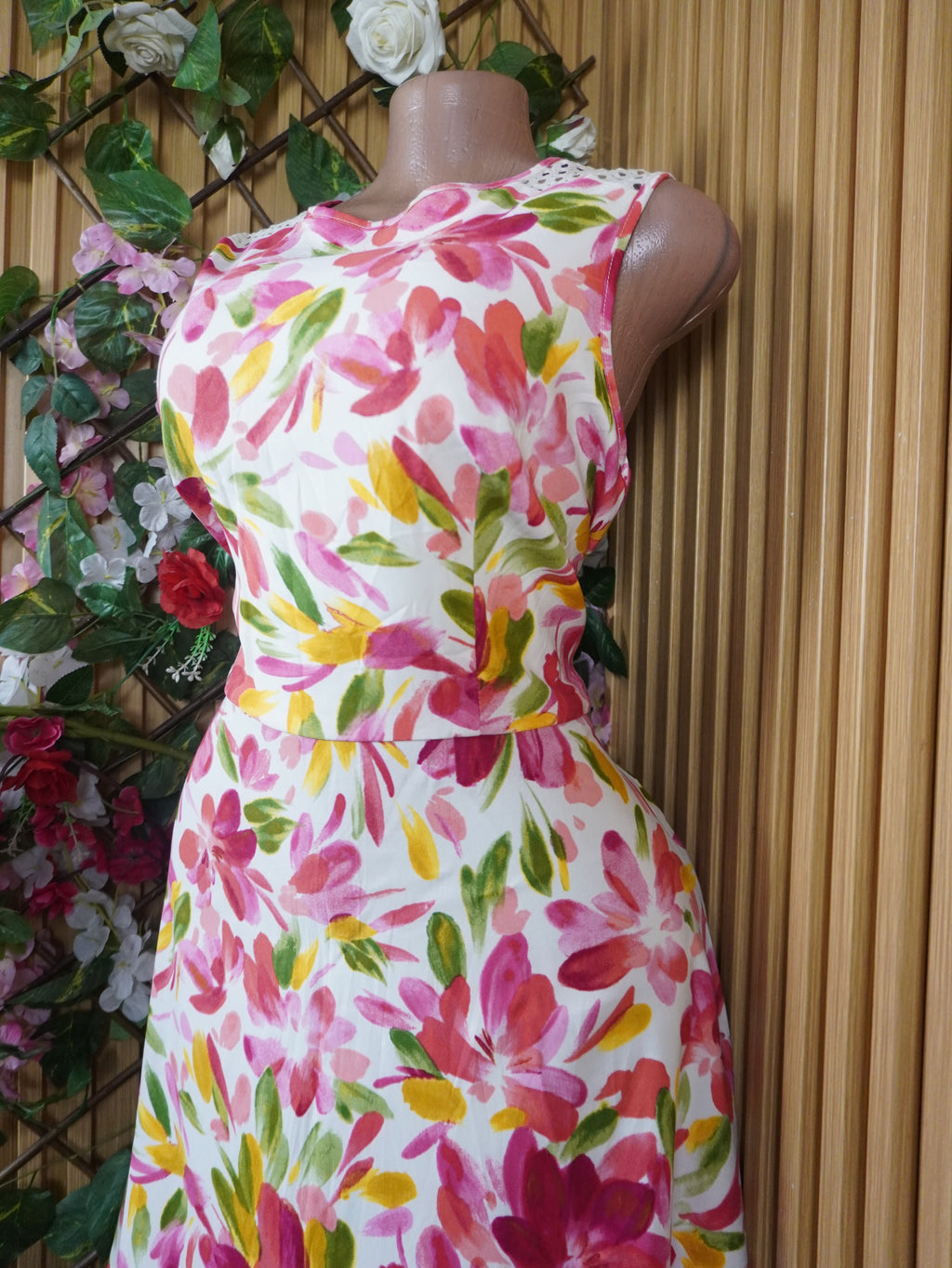 Robe évasée sans manches imprimée fleurie décolletée-L