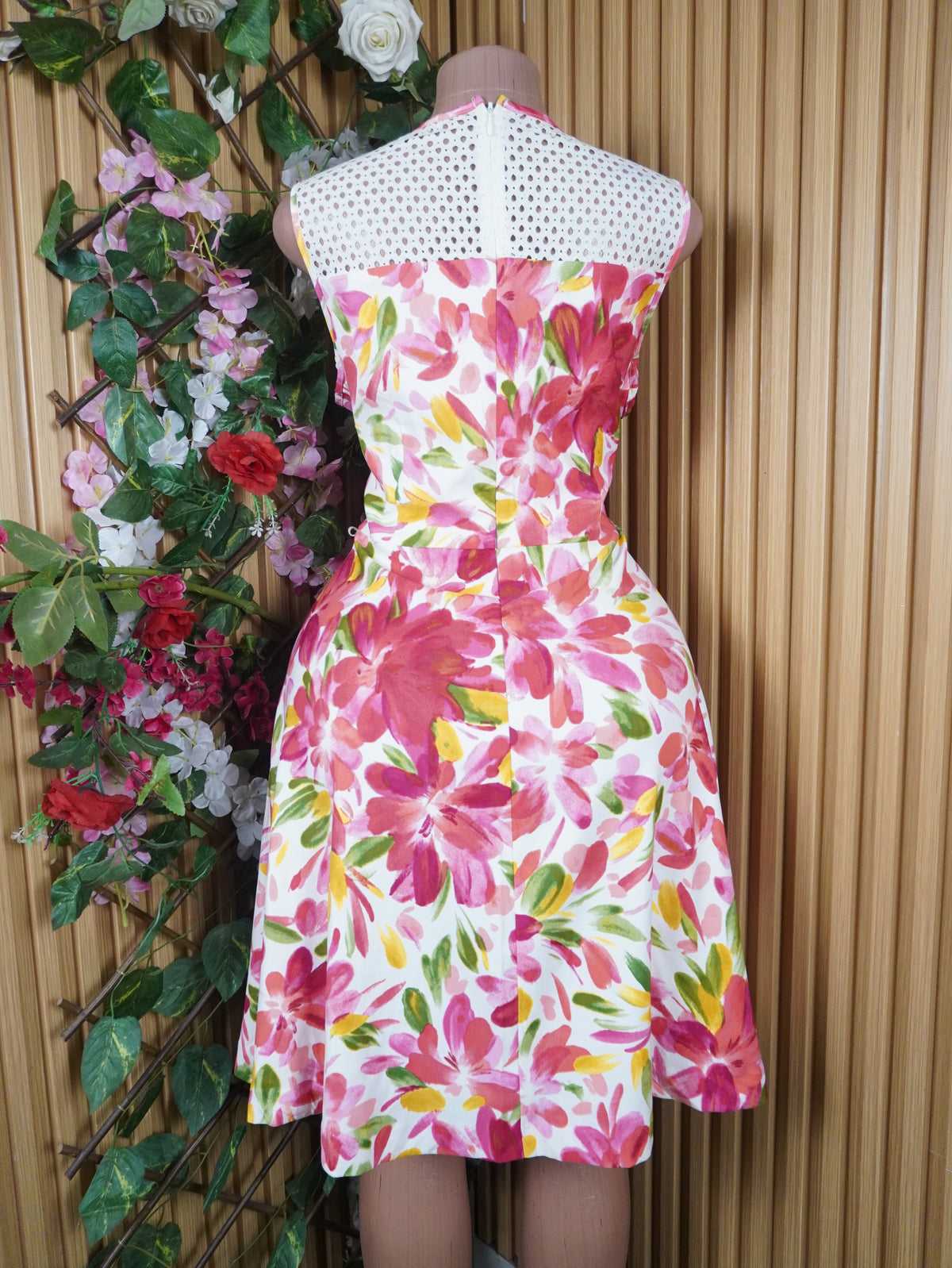 Robe évasée sans manches imprimée fleurie décolletée-L