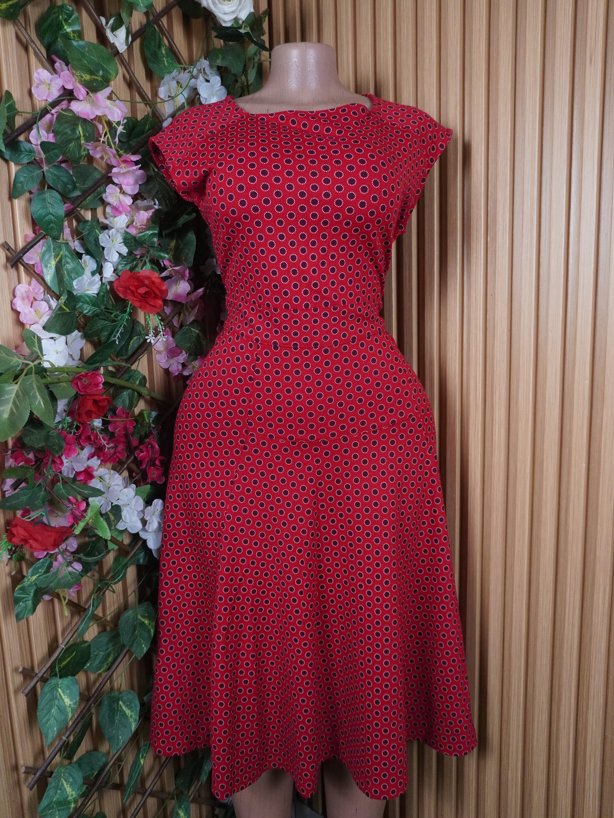 Robe évasée manches courtes décollectée-S