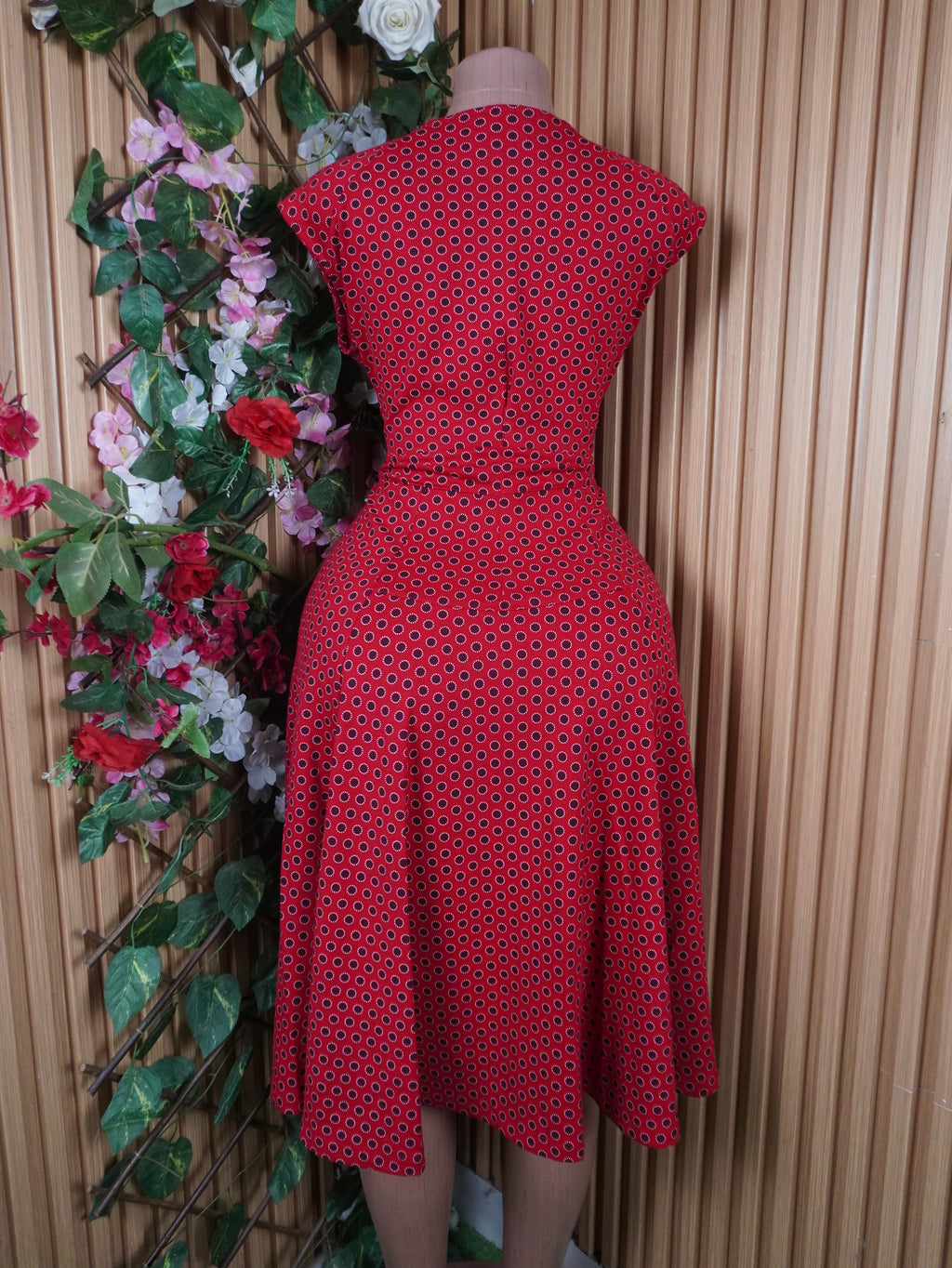 Robe évasée manches courtes décollectée-S