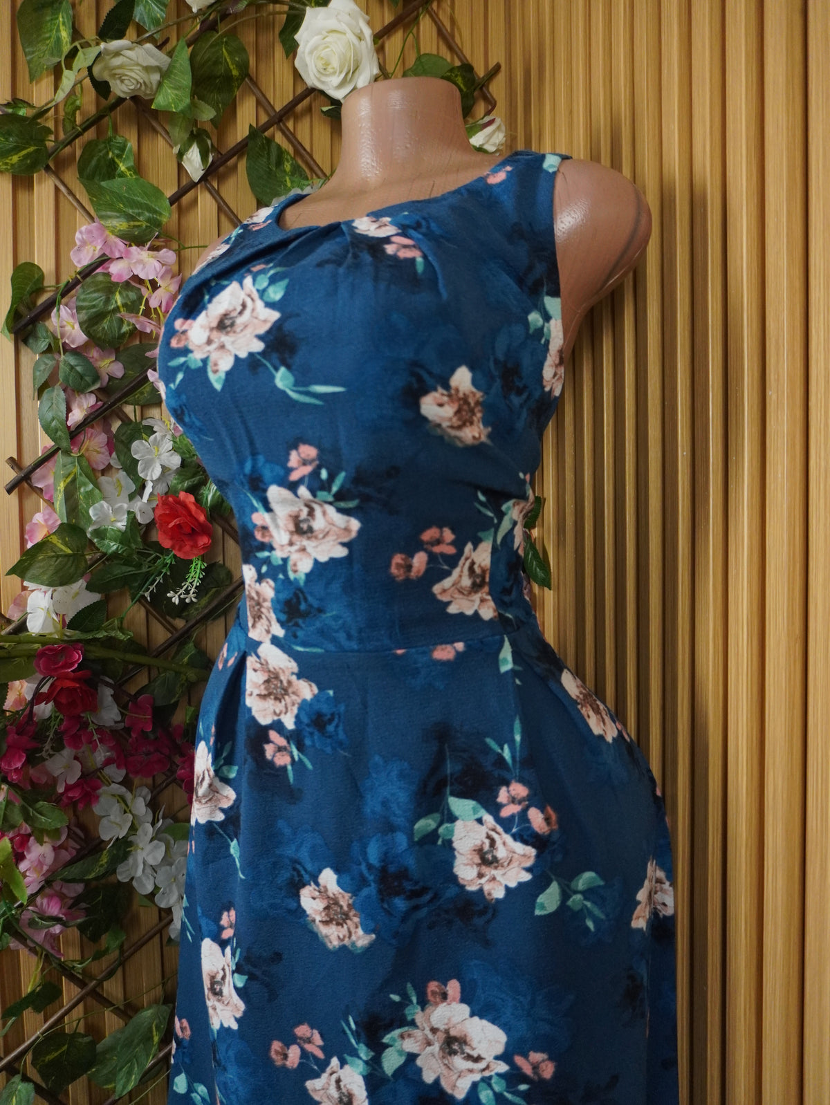 Robe évasée sans manches imprimée fleurie-L