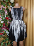 Robe évasée sans manches décolletée-S