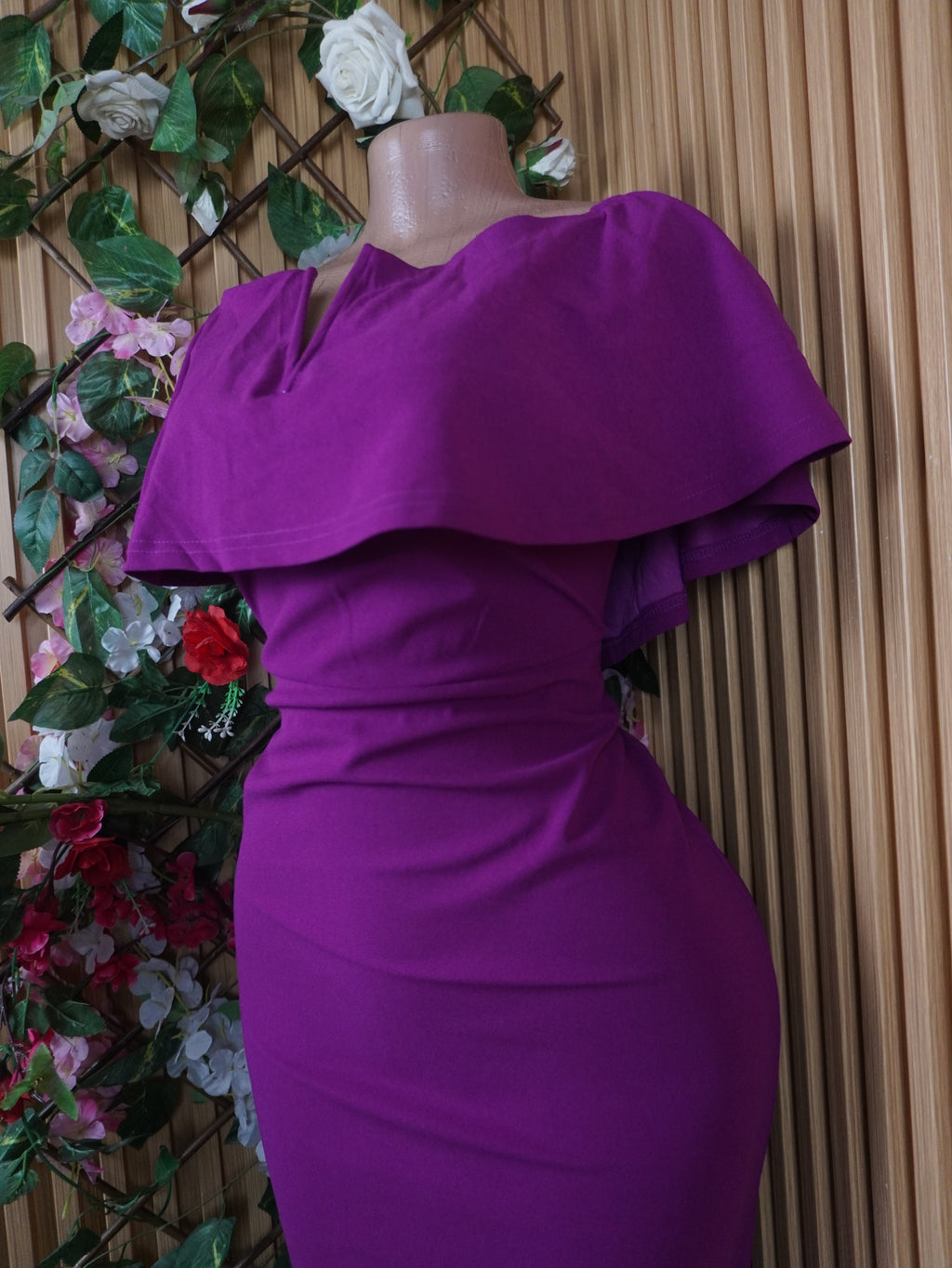 Robe moulante sans manches décollectée-L