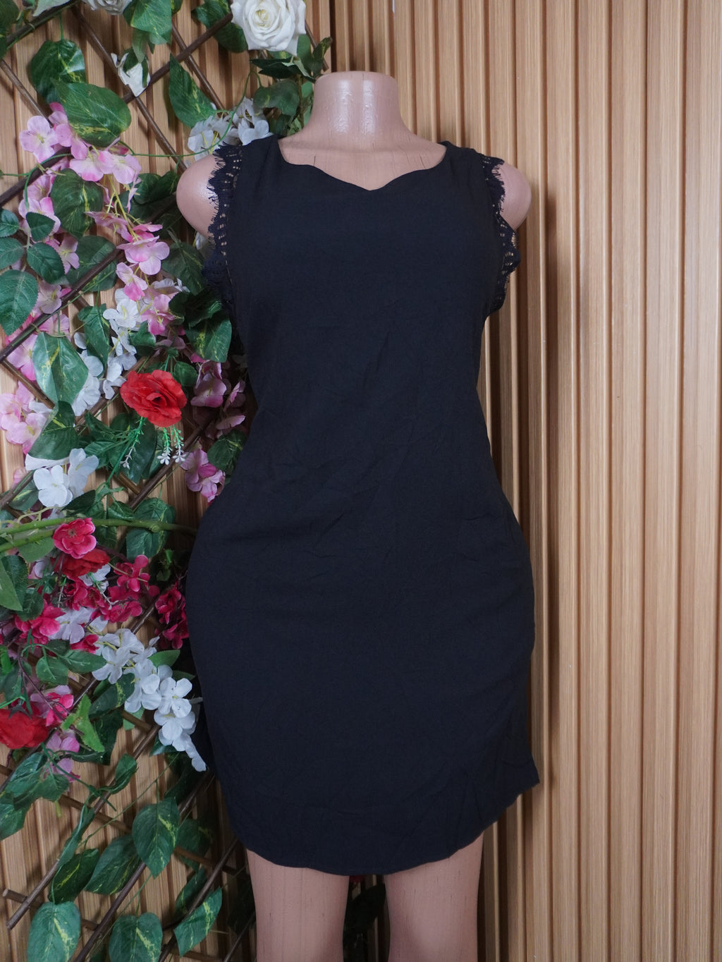 Robe évasée sans manches décolletée-M