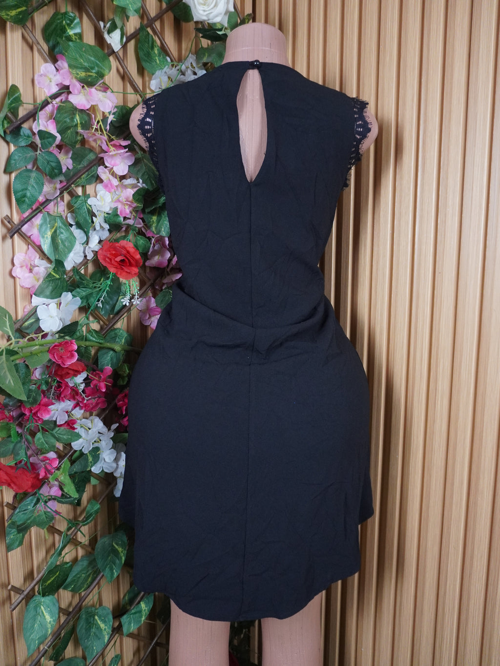 Robe évasée sans manches décolletée-M