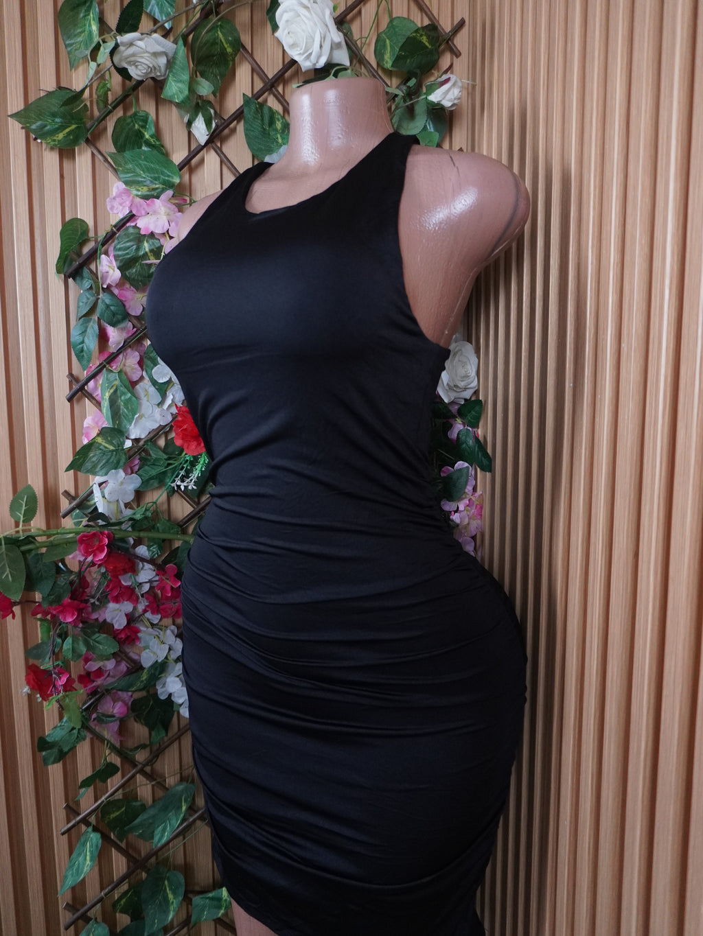 Robe moulante sans manches décolletée-M