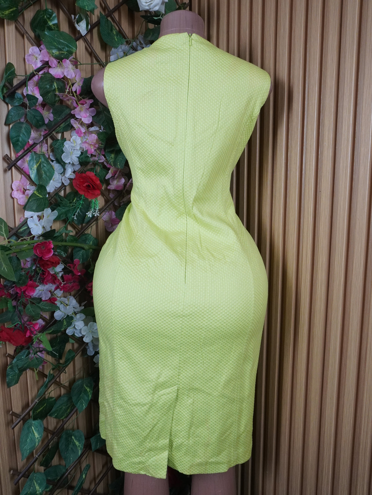 Robe moulante sans manches décolletée-M