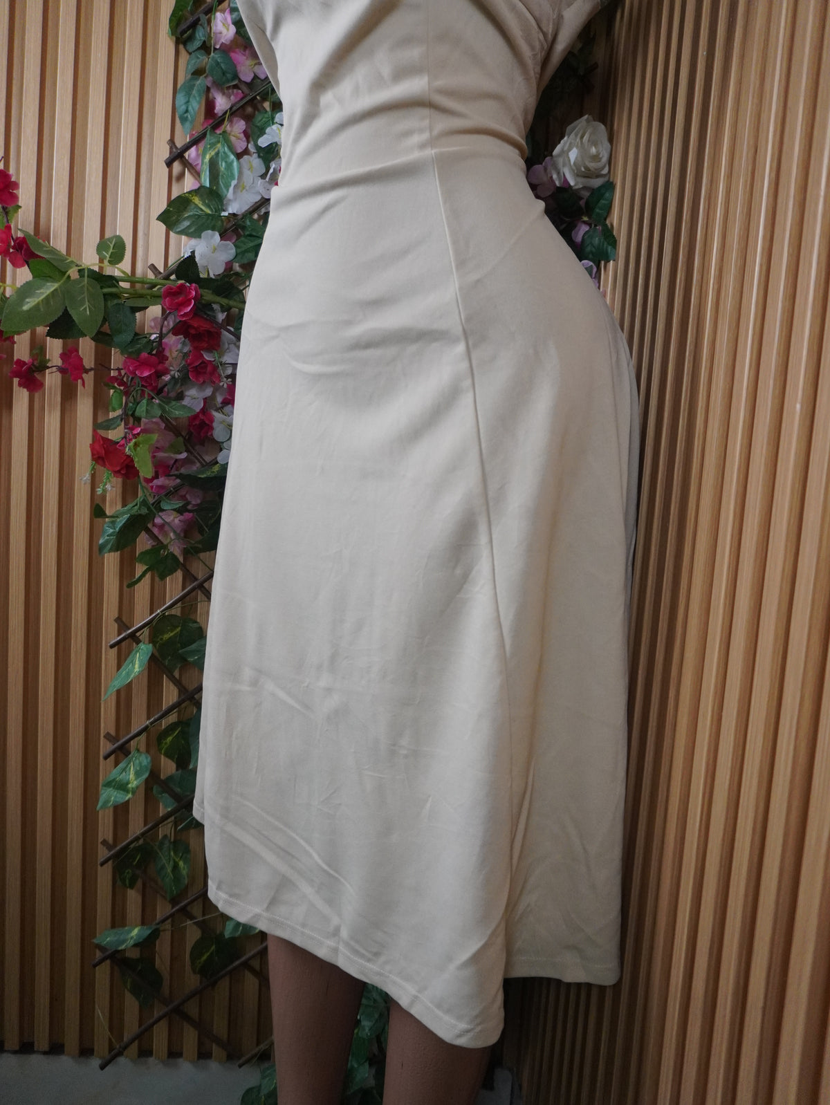 Robe évasée mi-longue sans manches décolletée-L