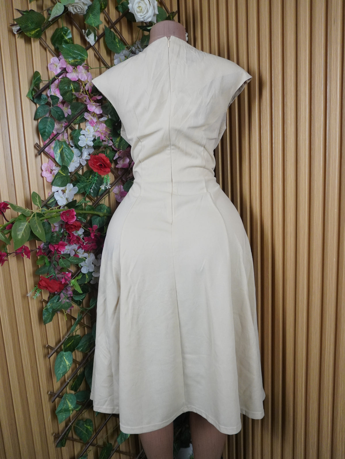 Robe évasée mi-longue sans manches décolletée-L