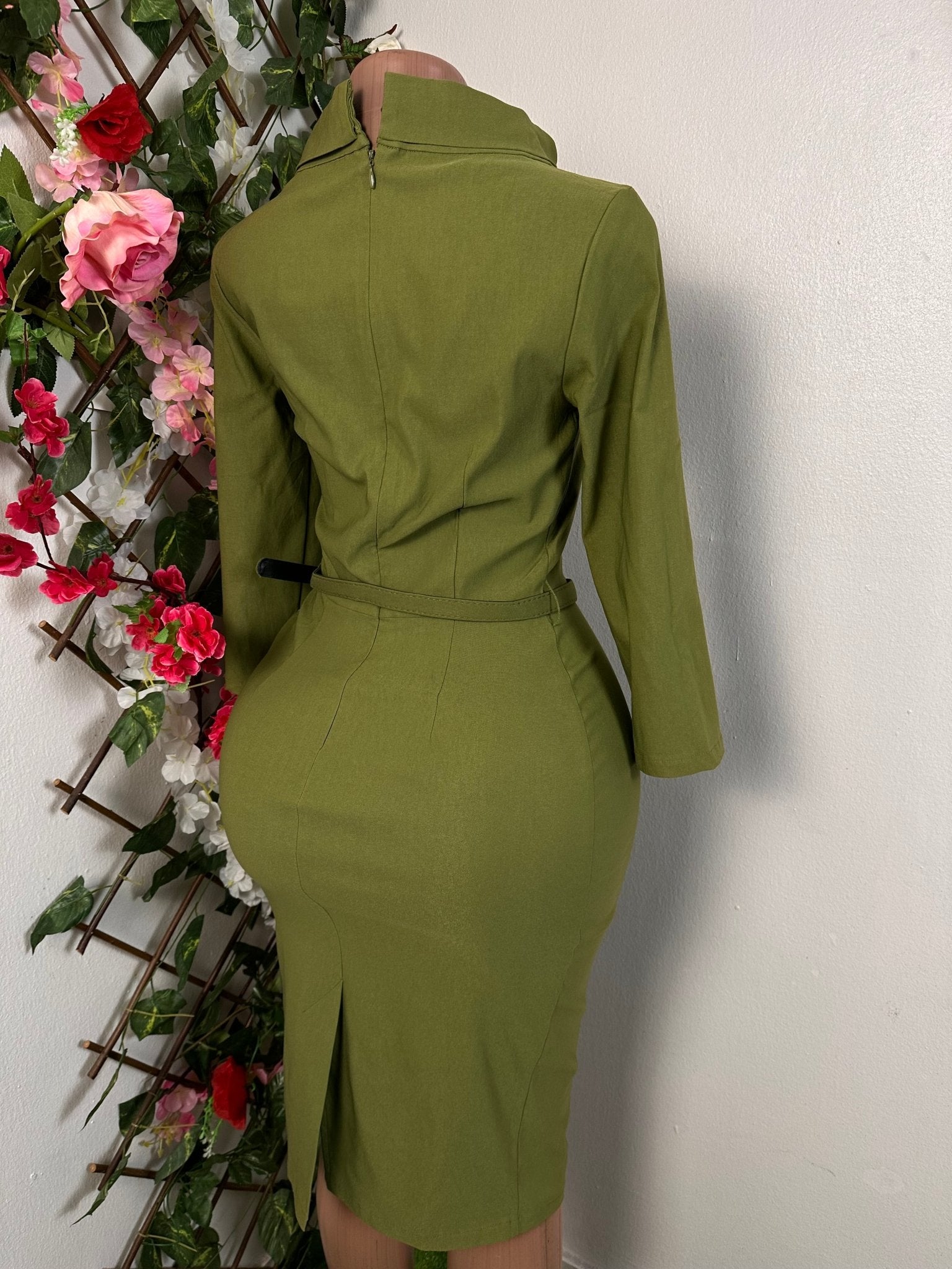 Robe moulante à décolleté remonté manche longue - Perluna Store
