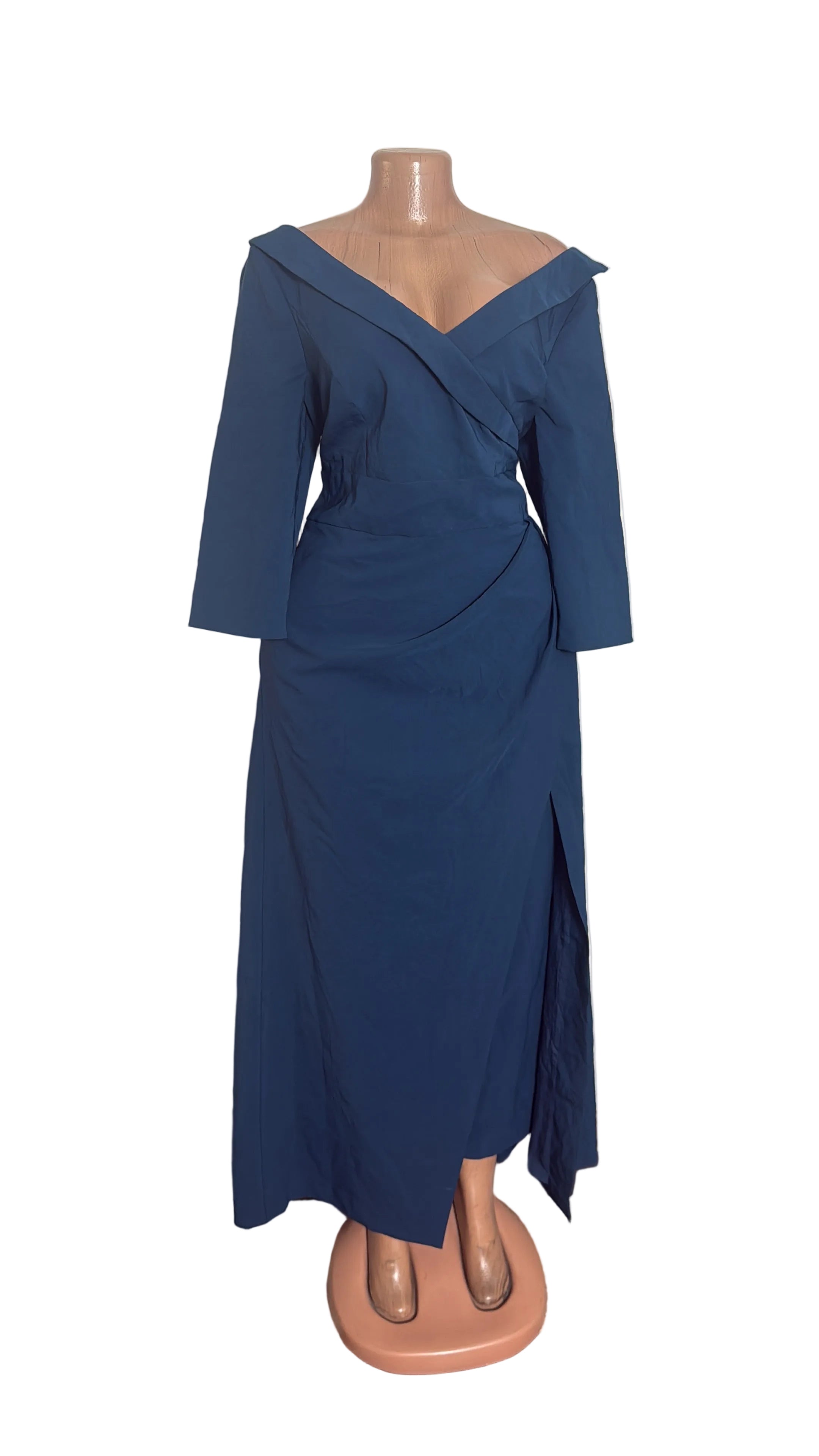 Robe élégante  manches longues décolleté bardeau
