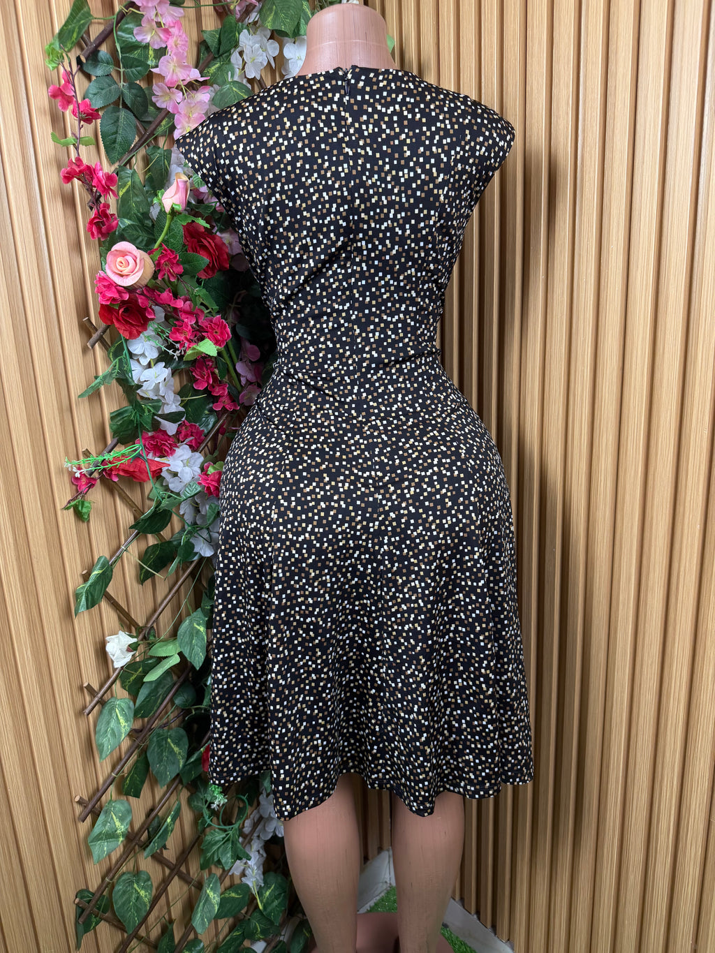 Robe moulante sans manches décolletée-M