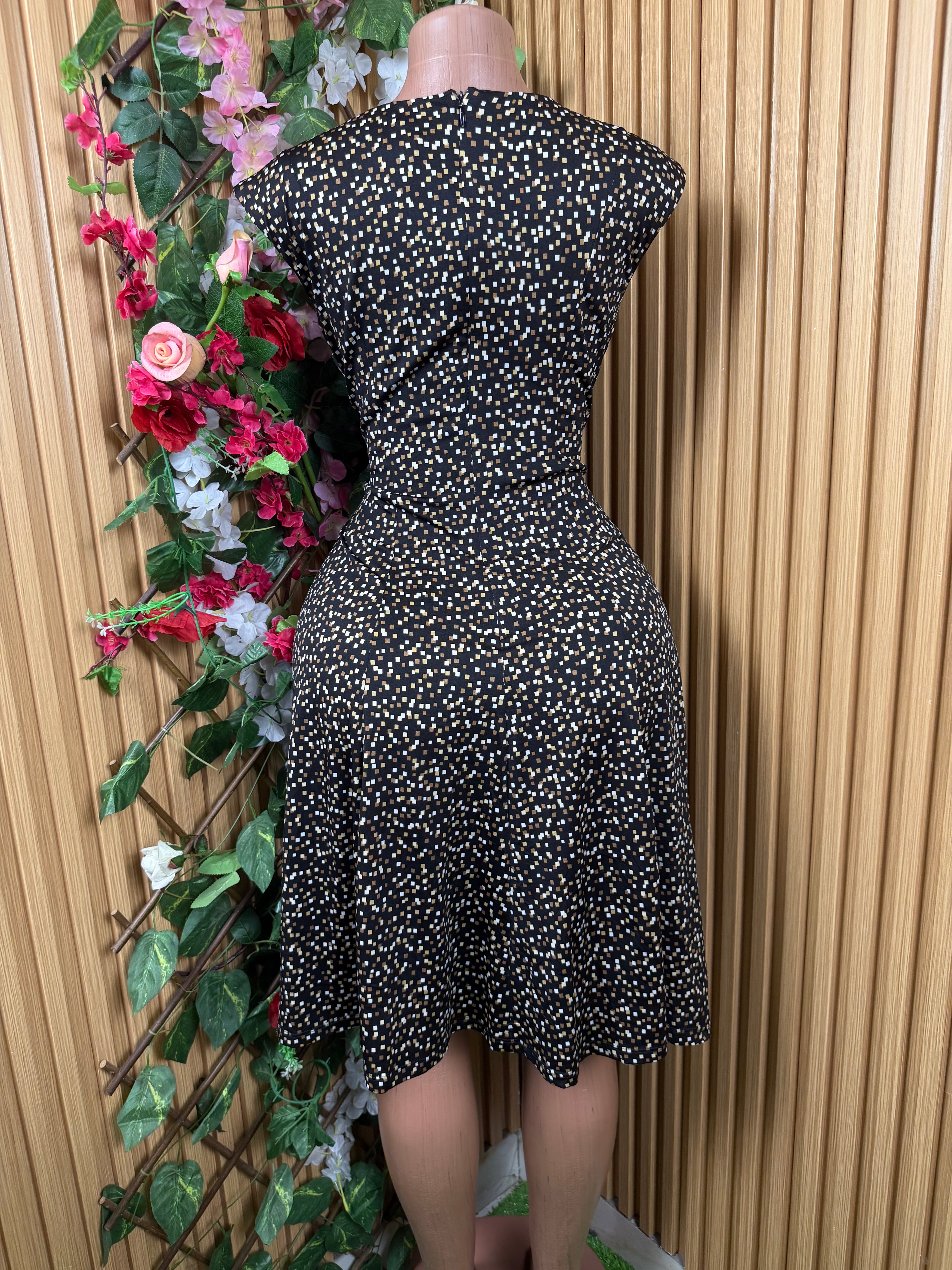Robe moulante sans manches décolletée-M