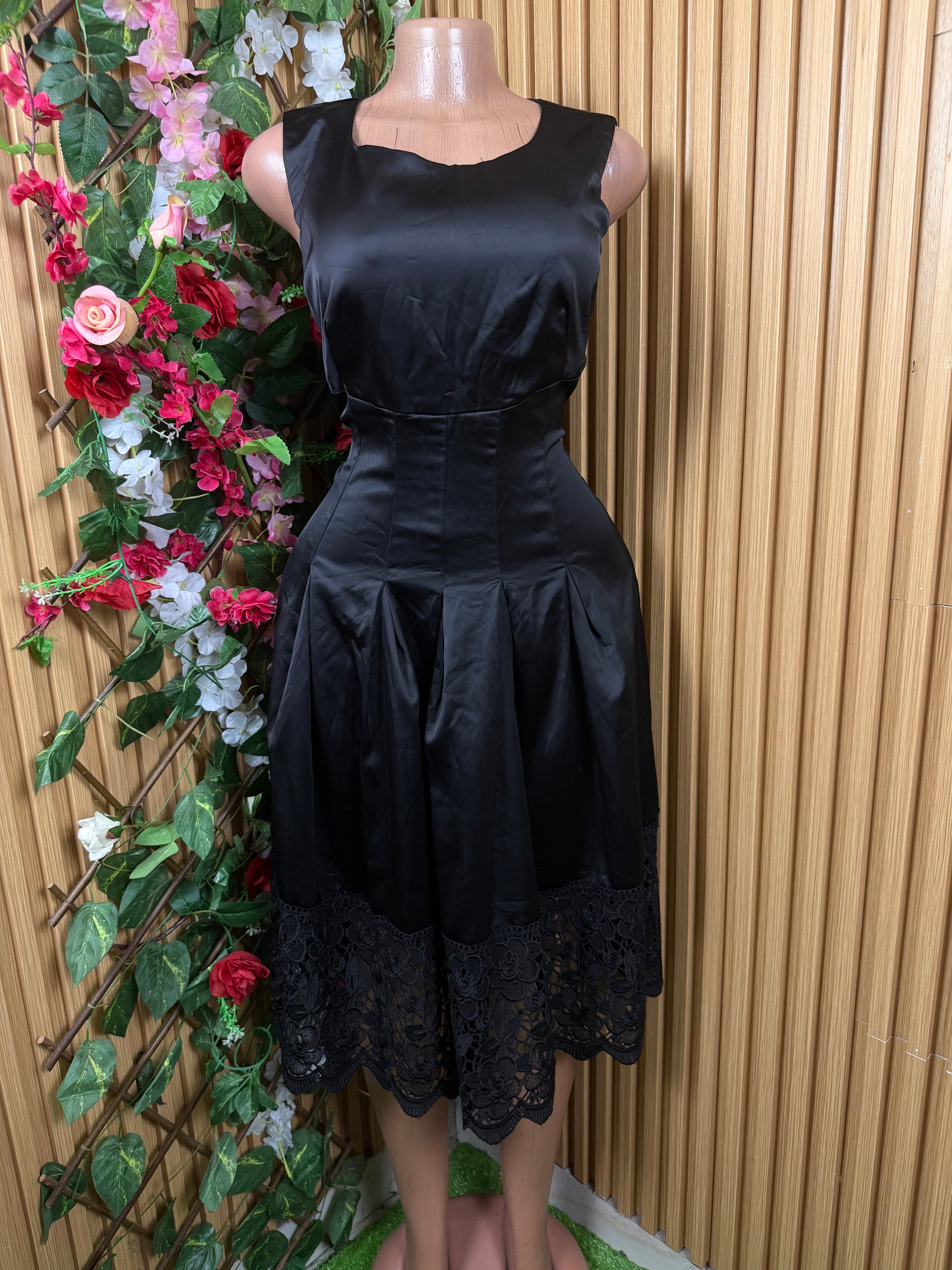 Robe évasée mi longue sans manches longues-M