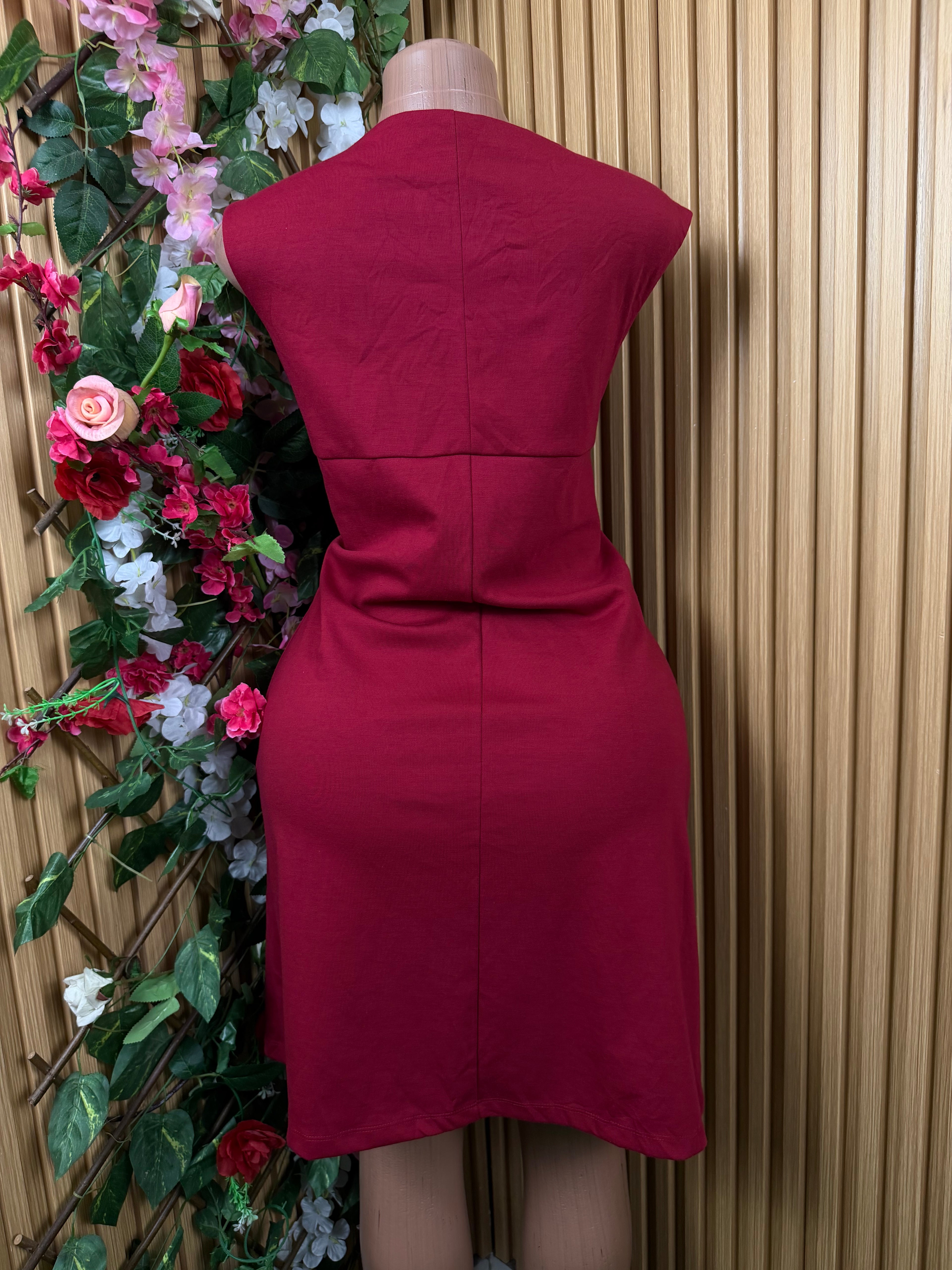 Robe moulante sans manches décolletée-L