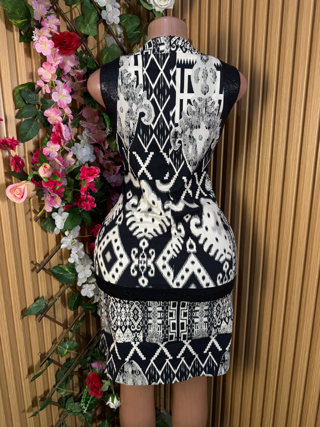 Robe moulante slim sans manches décollectée - Perluna Store