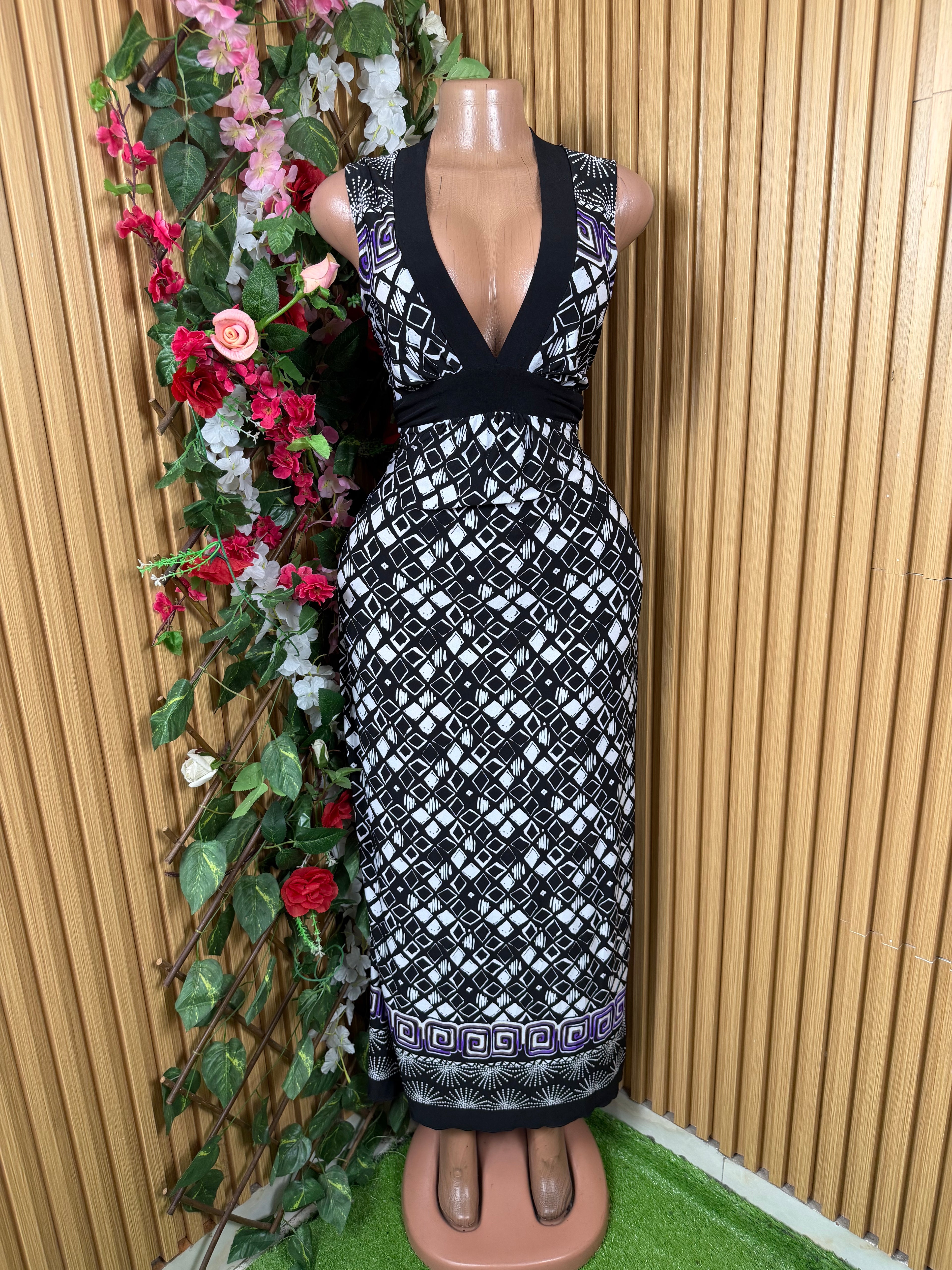 Robe évasée longue sans manches col V-L