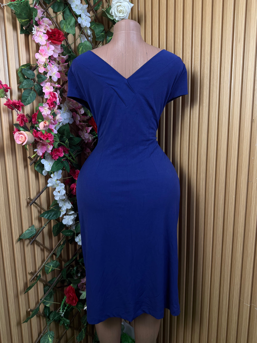 Robe droite sans manches décollectée - Perluna Store