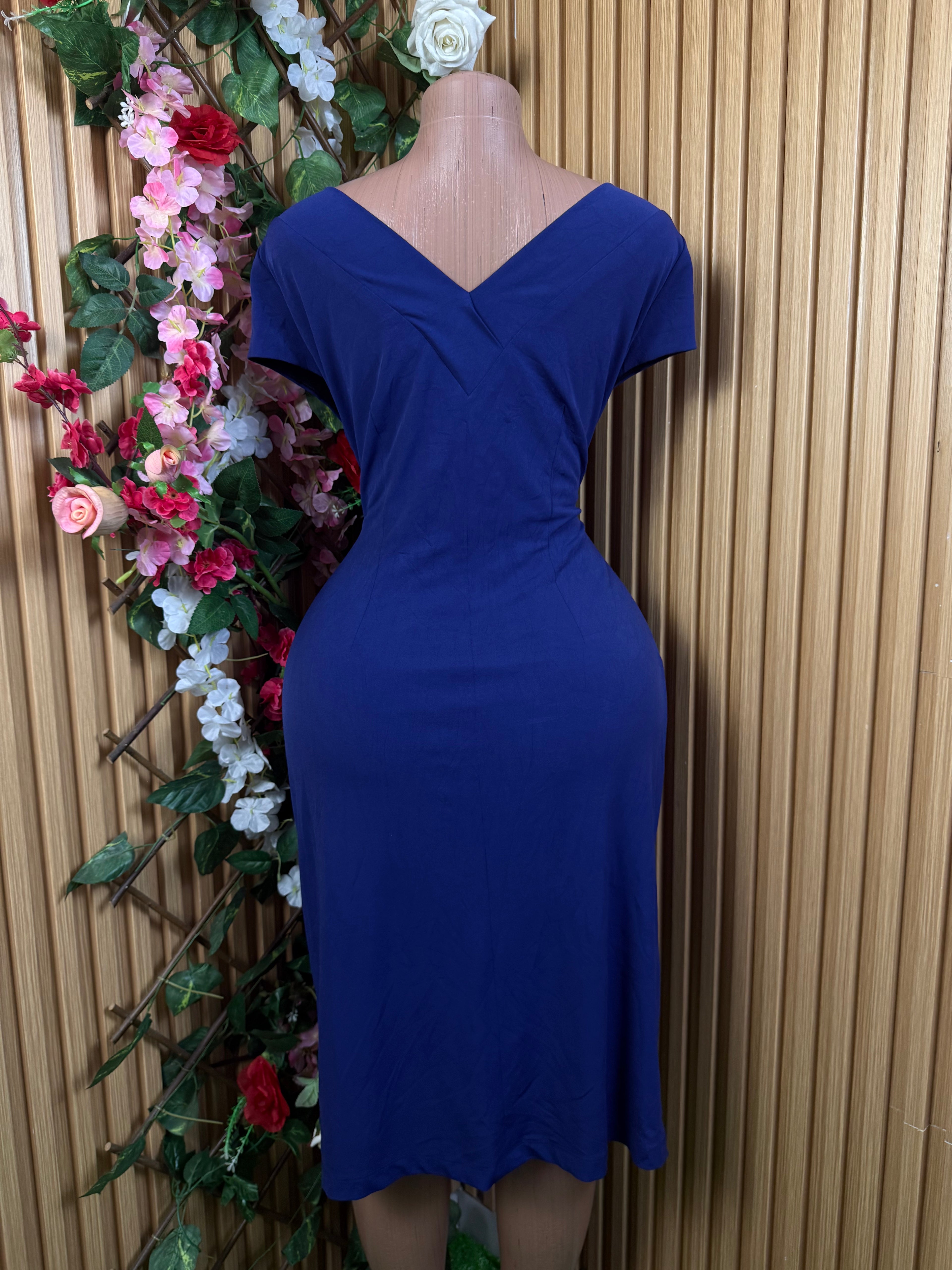 Robe droite sans manches décollectée - Perluna Store