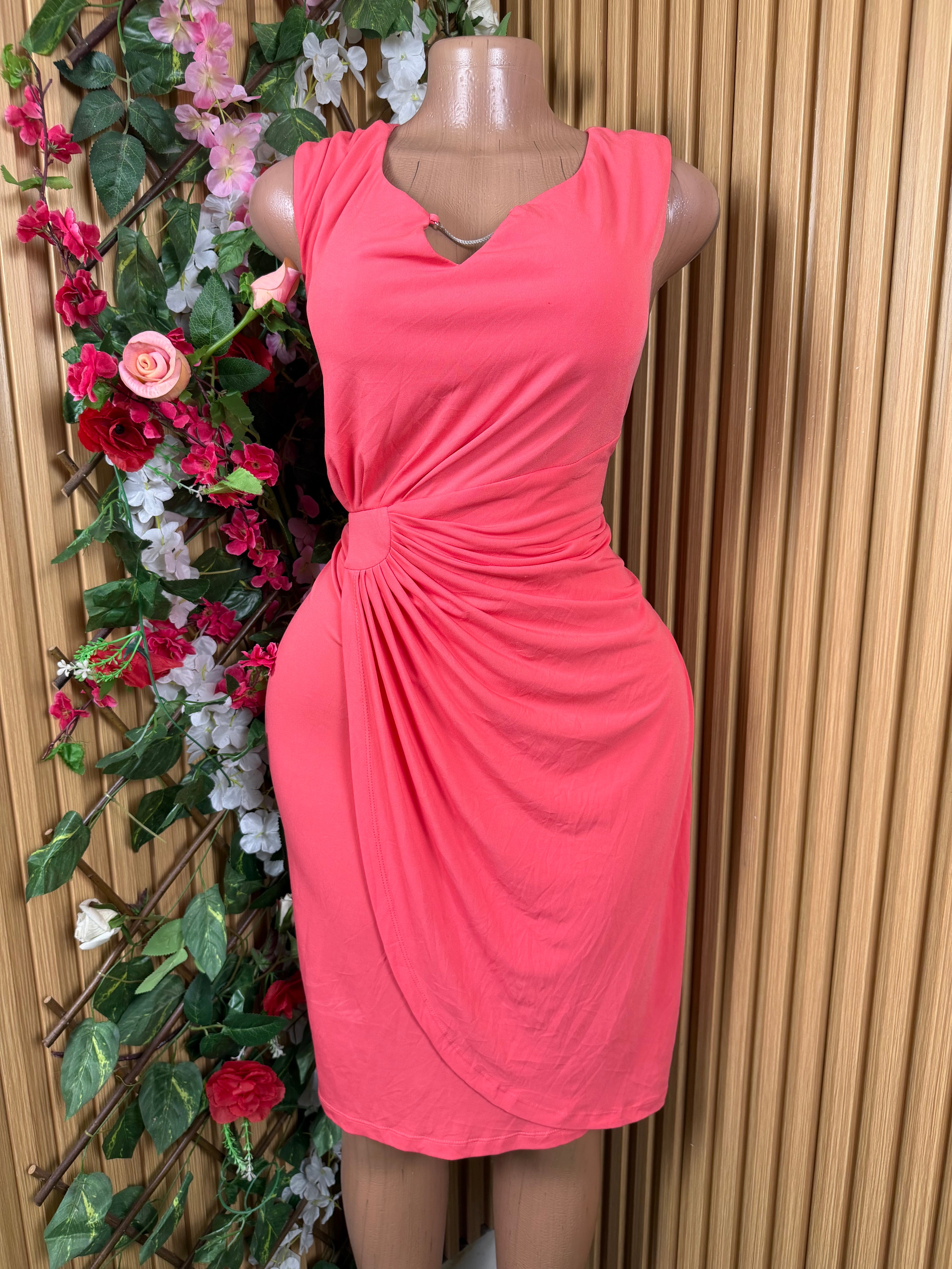 Robe moulante sans manches décolletée-L 11