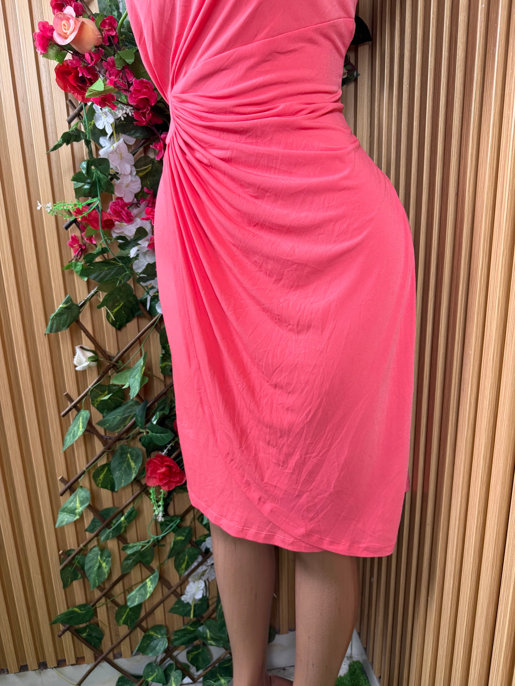Robe moulante sans manches décolletée-L 11