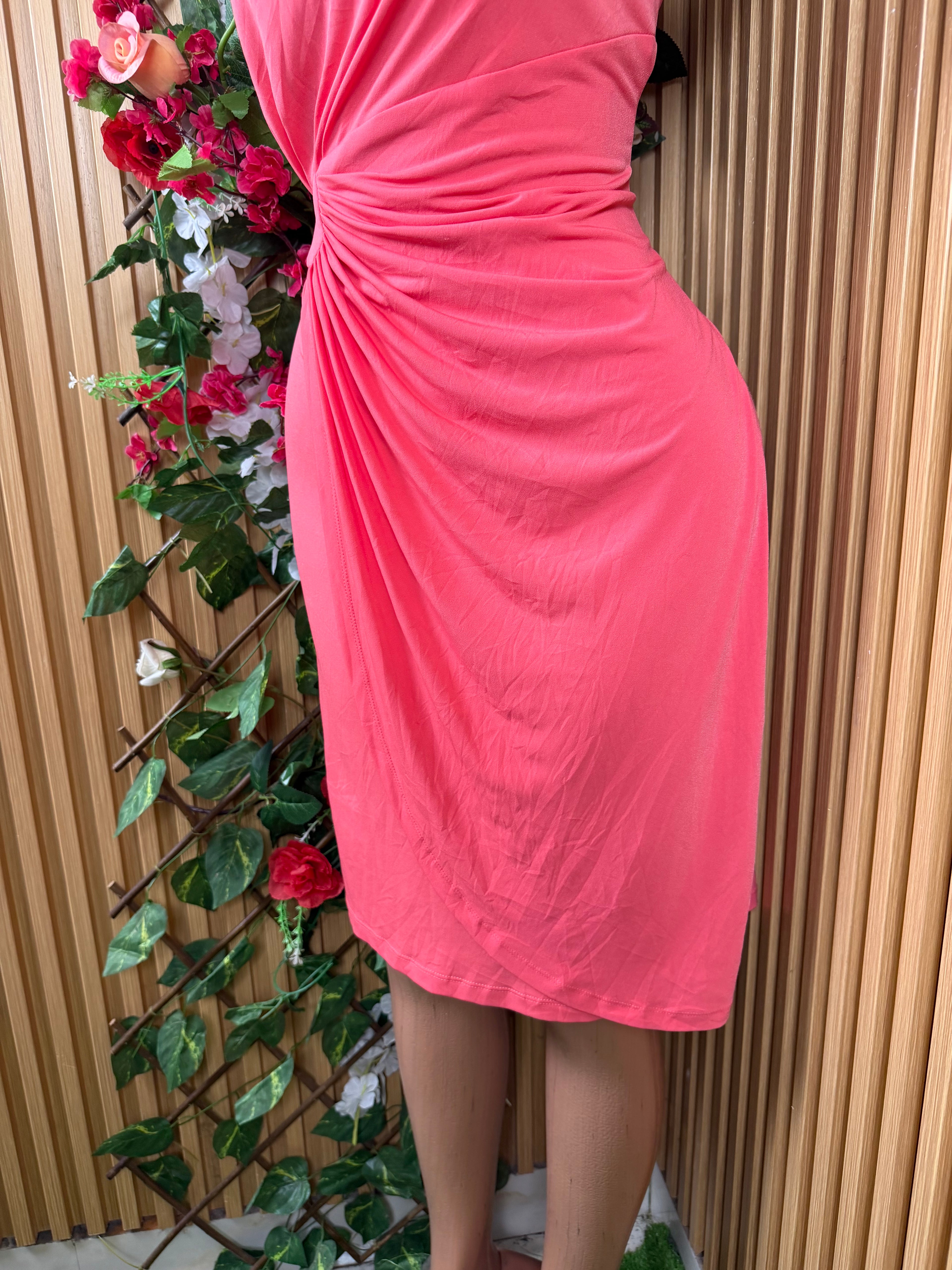 Robe moulante sans manches décolletée-L 11