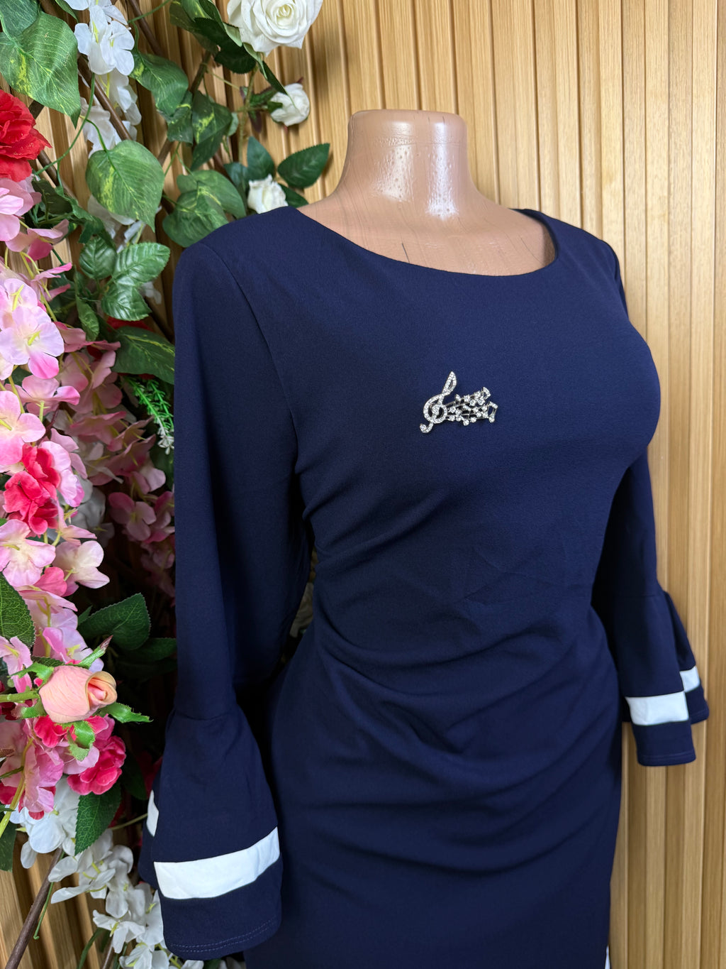 Robe évasée manches longues décollectée - Perluna Store