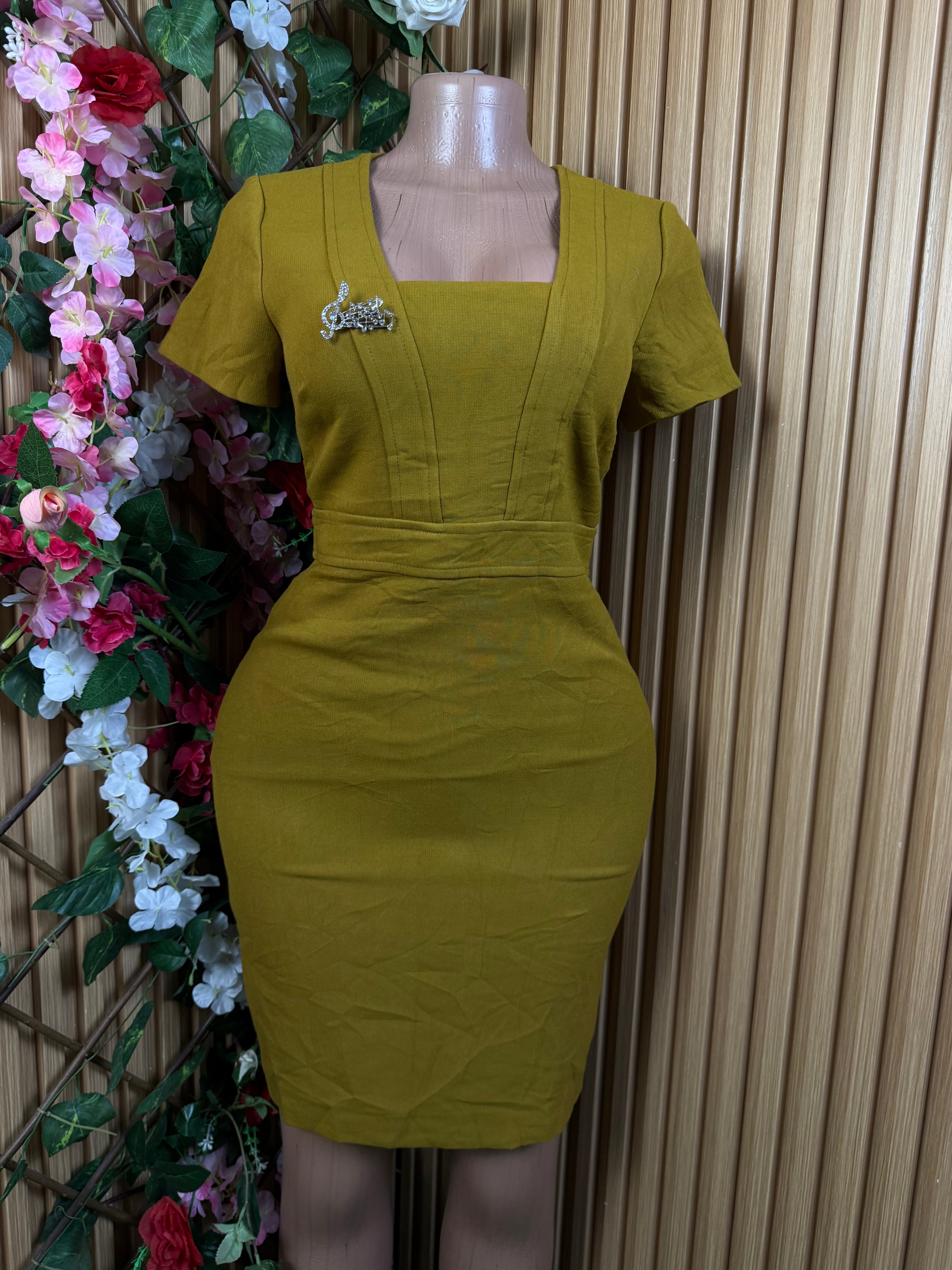Robe moulante slim manches courtes décollectée - Perluna Store