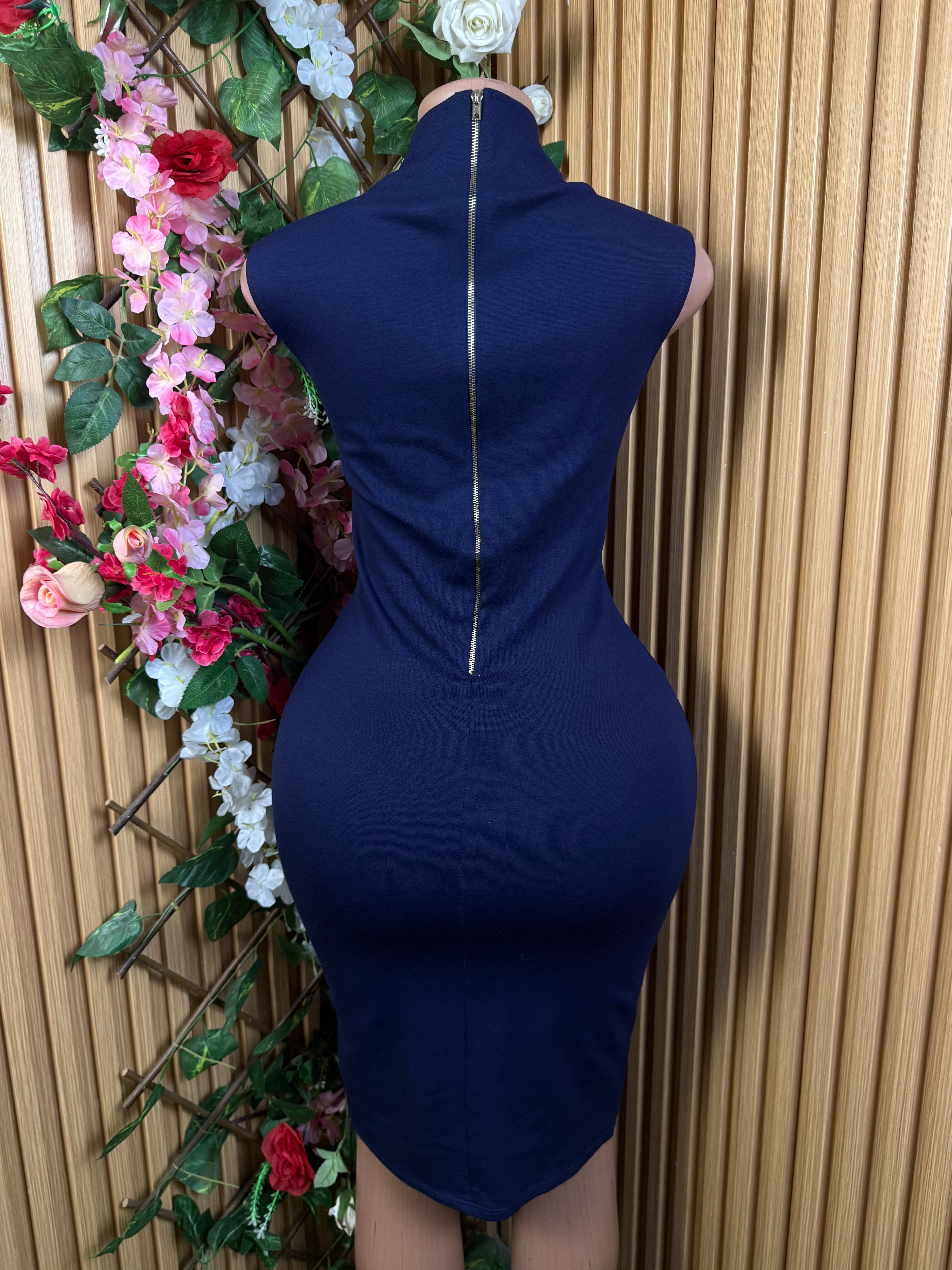 Robe moulante slim sans manches décollectée - Perluna Store