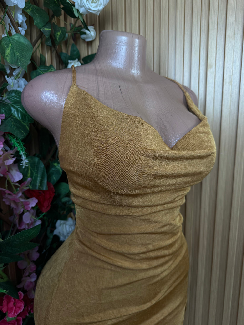 Robe moulante mi-longue slim à fines bretelles - Perluna Store