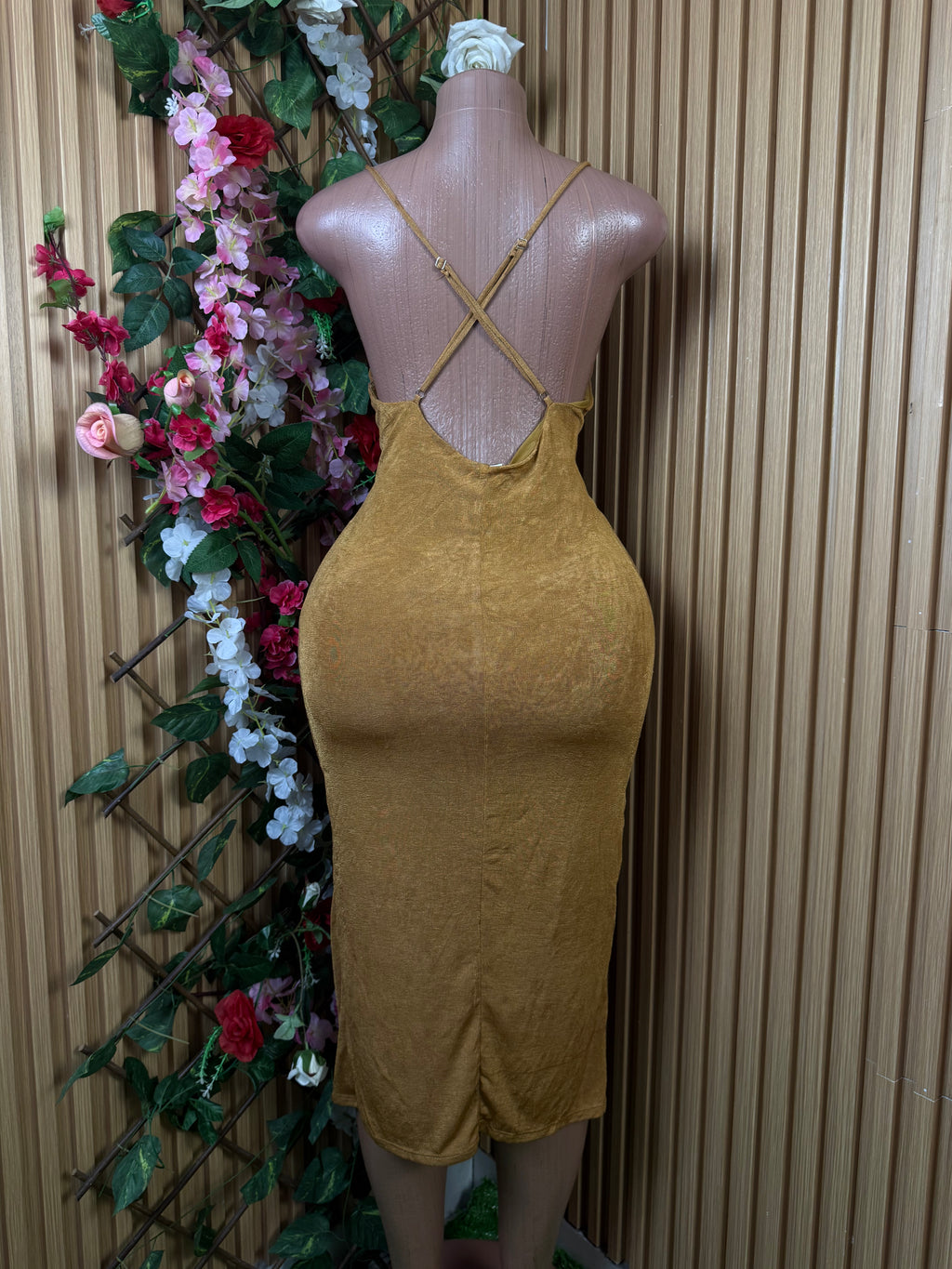 Robe moulante mi-longue slim à fines bretelles - Perluna Store