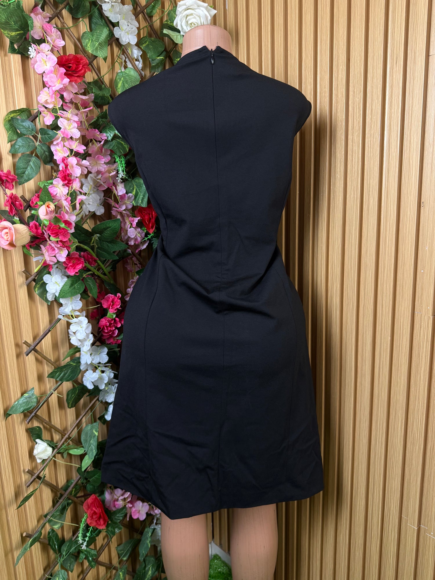 Robe droite sans manches drapée - Perluna Store