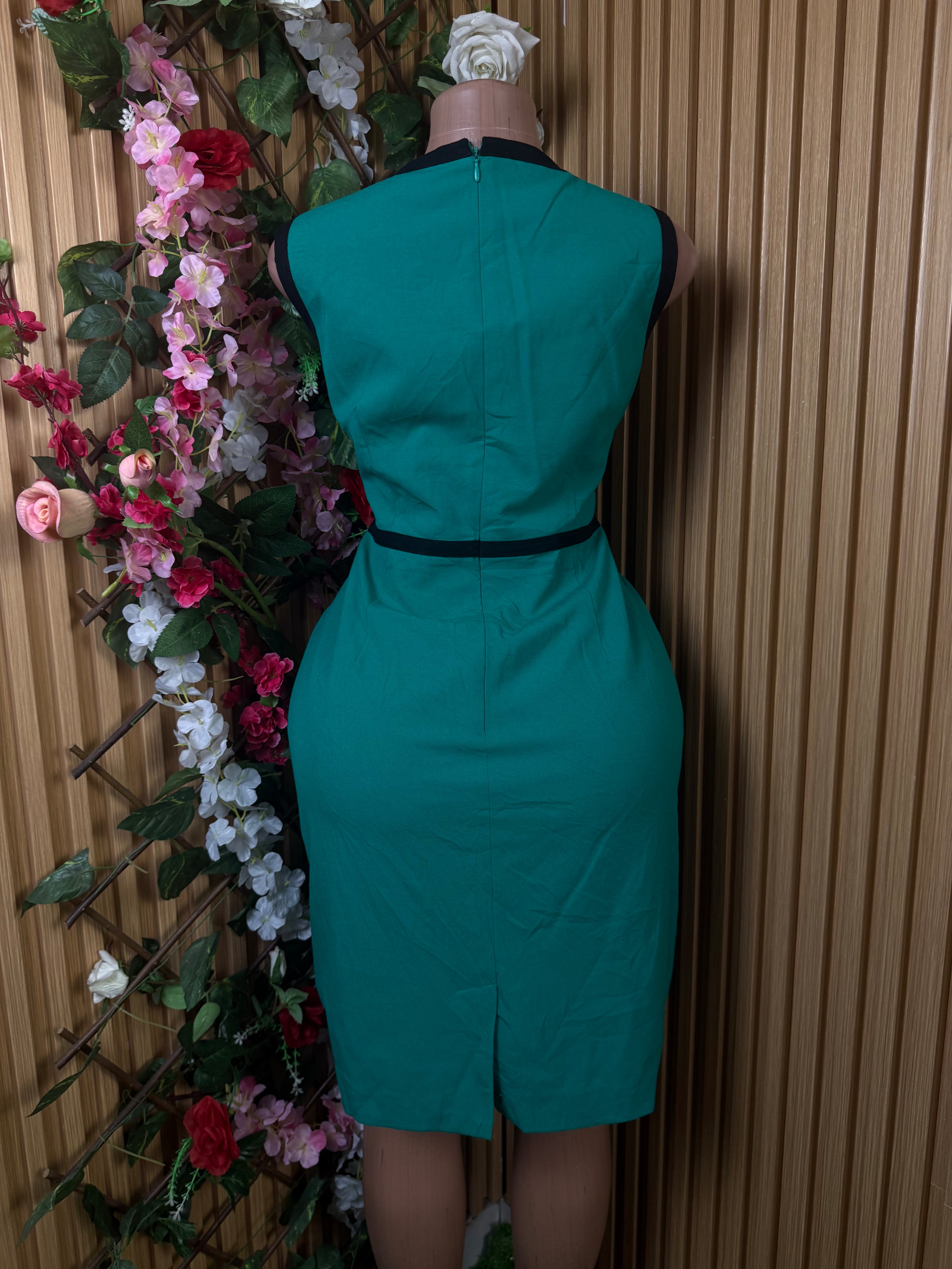 Robe droite sans manches dénudée - Perluna Store